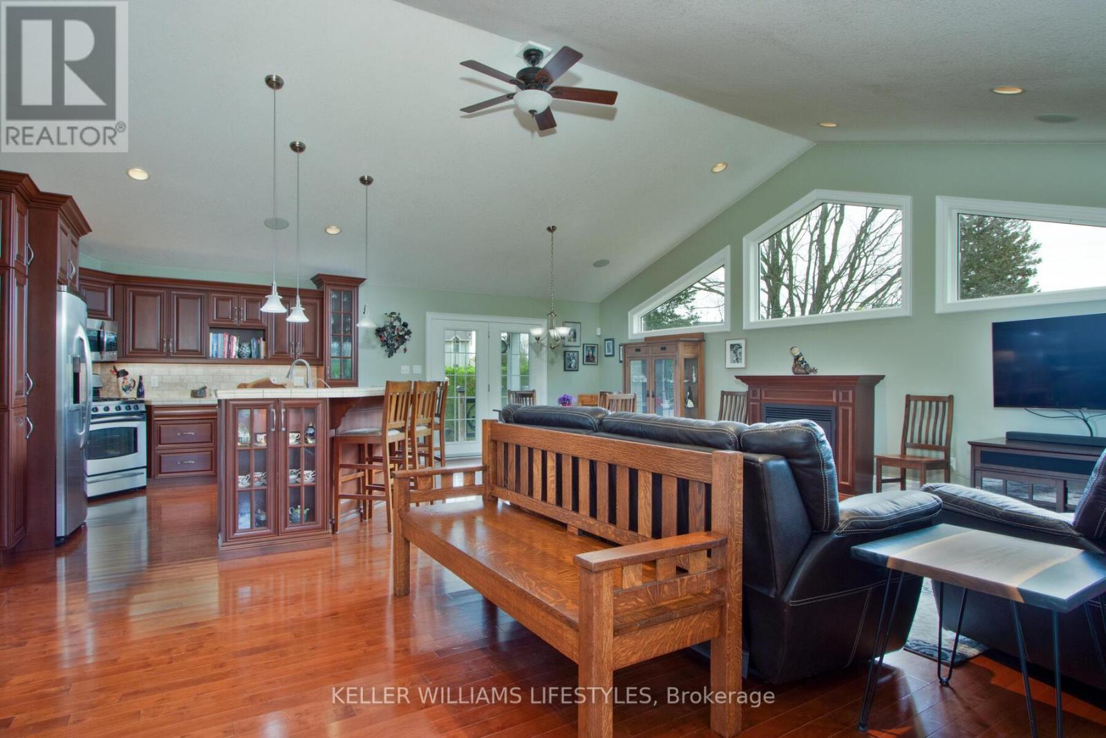 74 Green Acres Cres N, Lambton Shores, Ontario  N0M 1T0 - Photo 7 - X8292970