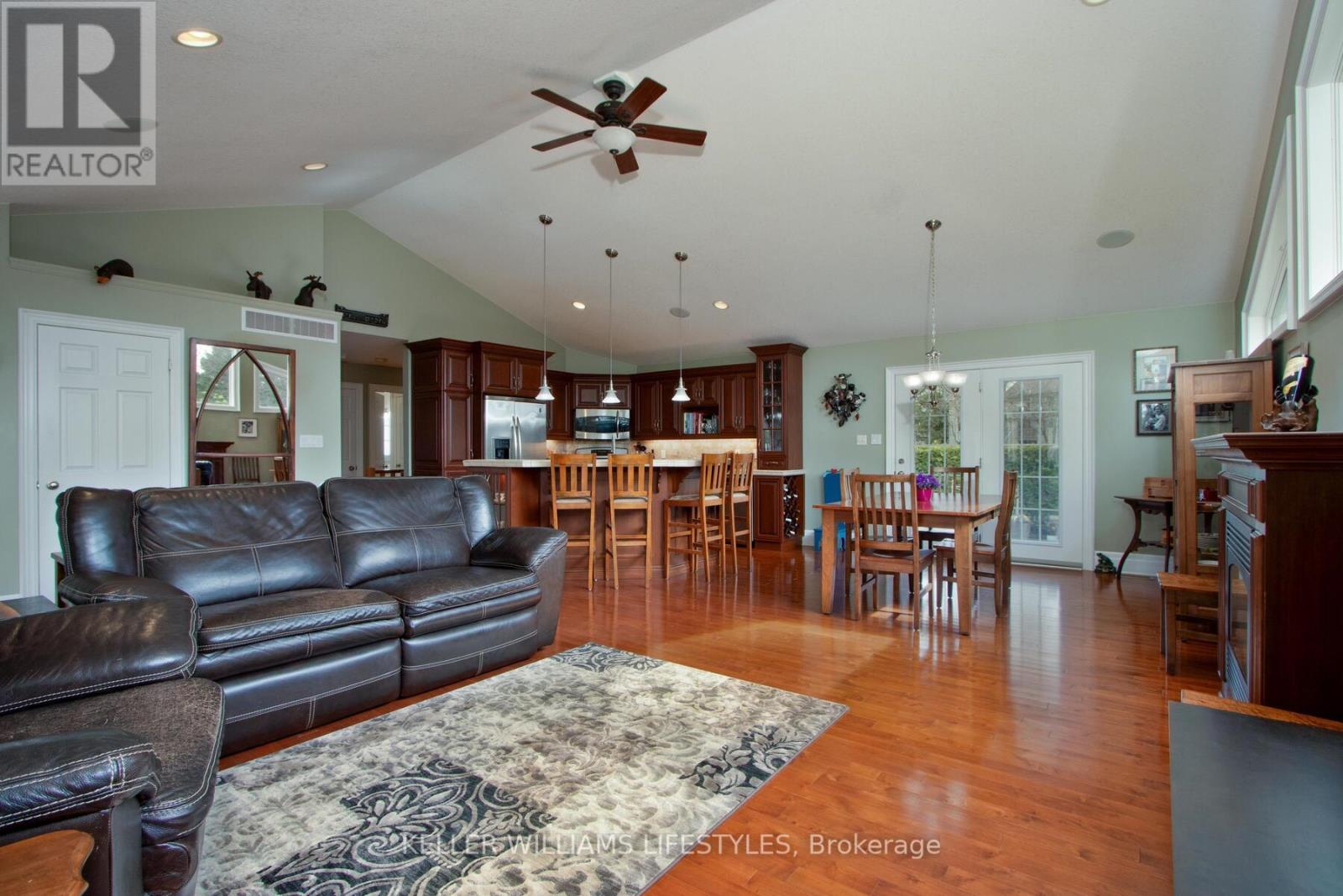 74 Green Acres Cres N, Lambton Shores, Ontario  N0M 1T0 - Photo 8 - X8292970