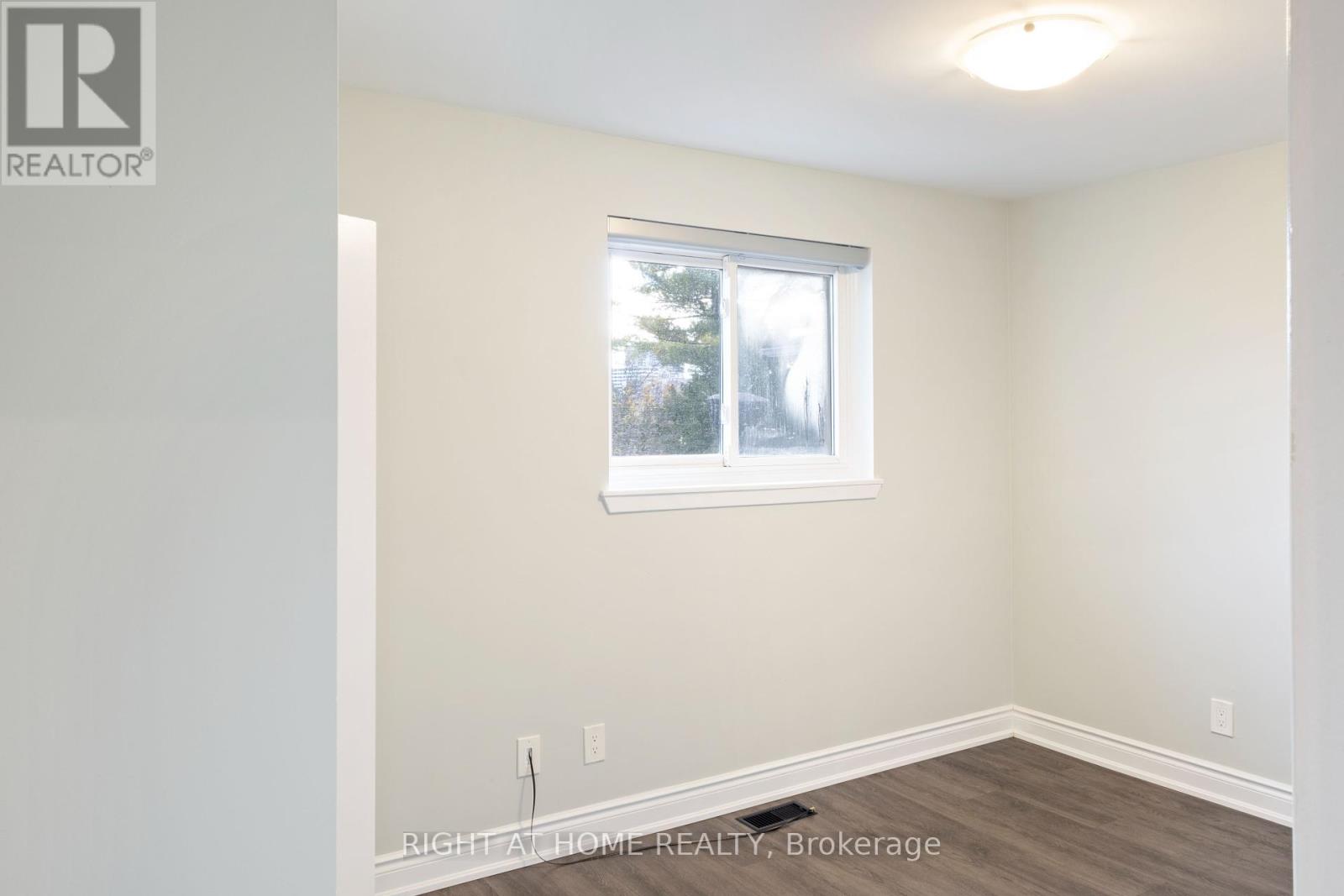 Main - 65 Regatta Crescent, Toronto, Ontario  M2R 2X7 - Photo 6 - C8295912