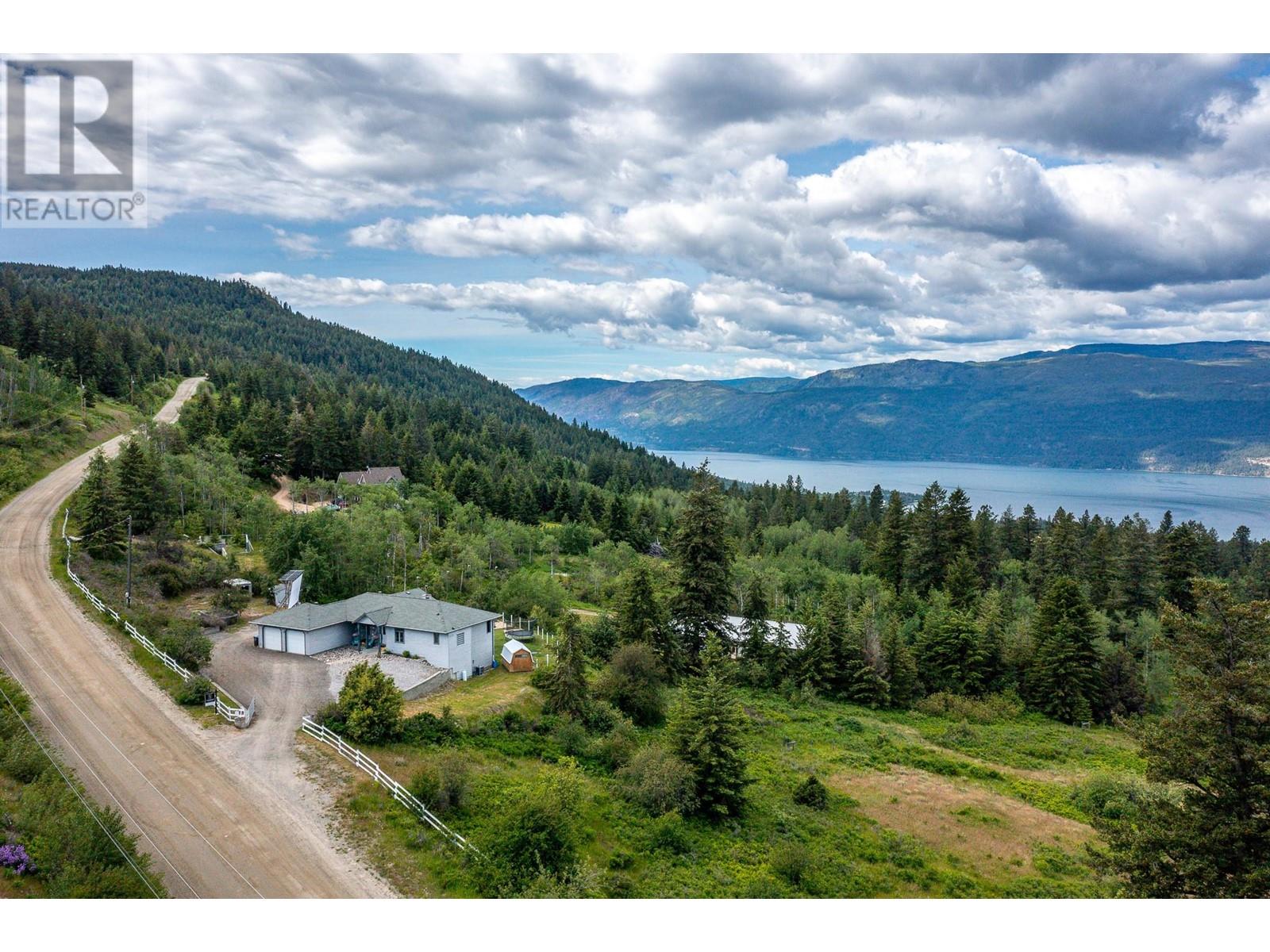 18074 Hereford Road, Lake Country, British Columbia  V4V 1B6 - Photo 2 - 10309979