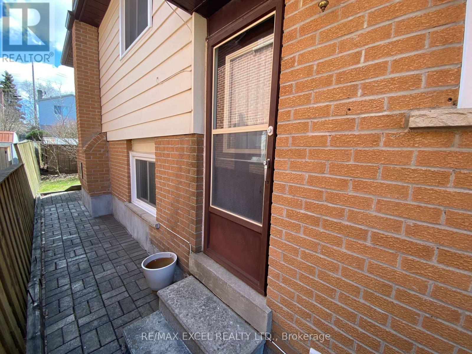 Lower - 257 Manchester Drive, Newmarket, Ontario  L3Y 6J4 - Photo 2 - N8296742