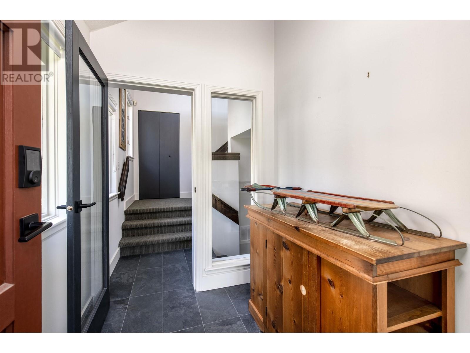 19 2200 Taylor Way, Whistler, British Columbia  V0N 1B2 - Photo 4 - R2878103