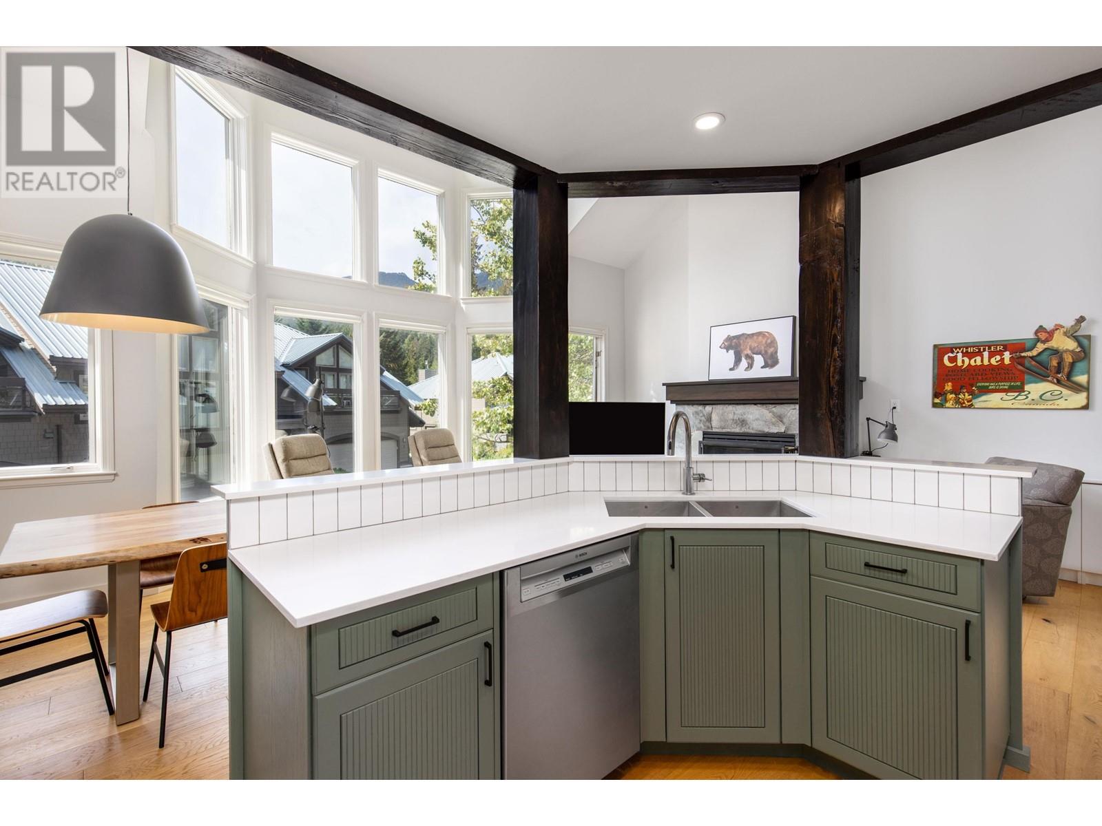 19 2200 Taylor Way, Whistler, British Columbia  V0N 1B2 - Photo 5 - R2878103