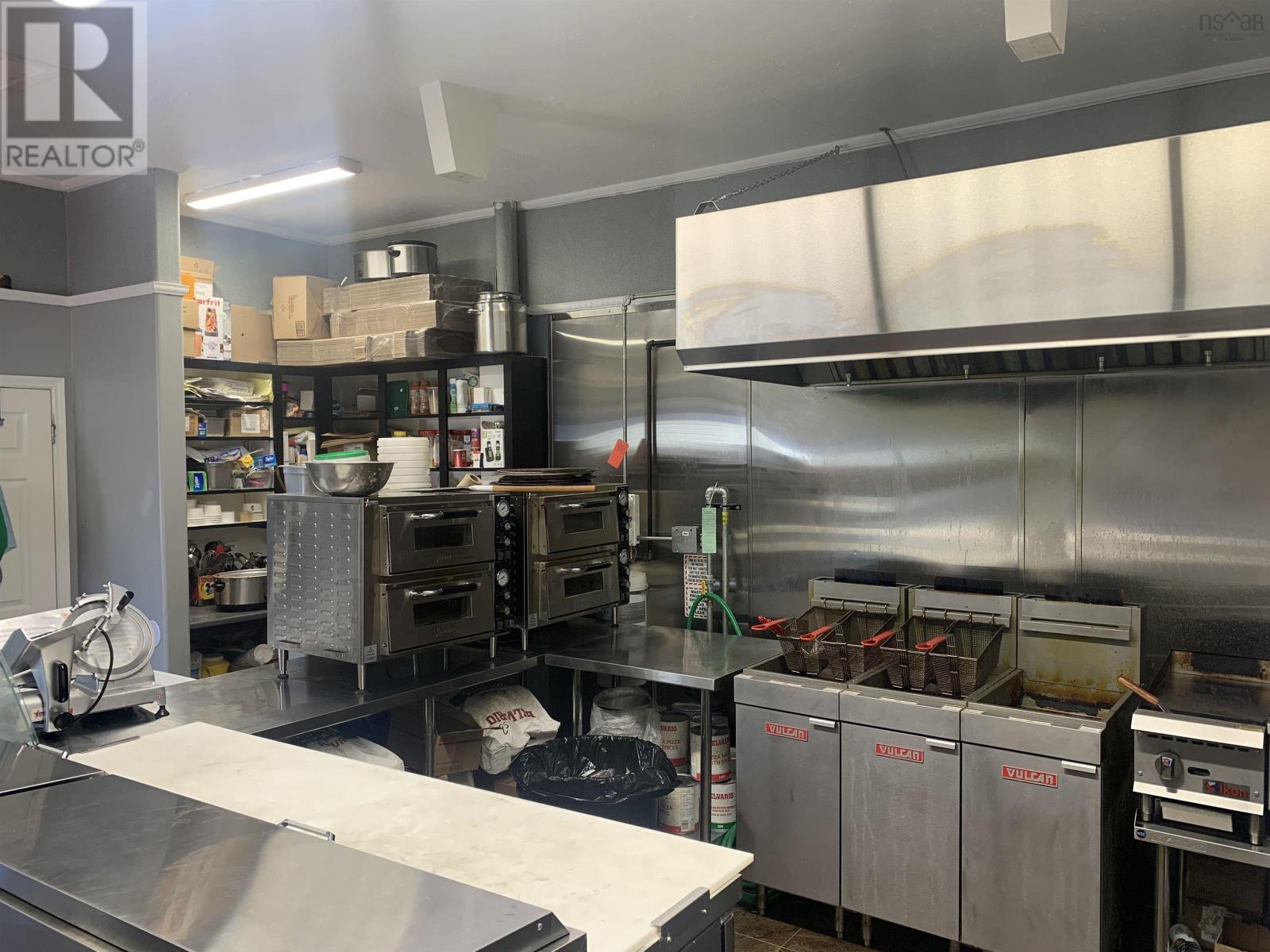 3320 Plummer Avenue, New Waterford, Nova Scotia  B1H 1Y4 - Photo 10 - 202409018