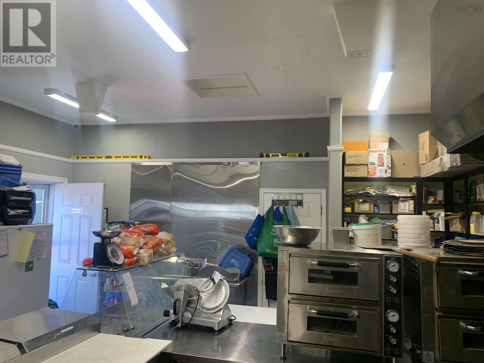 3320 Plummer Avenue, New Waterford, Nova Scotia  B1H 1Y4 - Photo 12 - 202409018