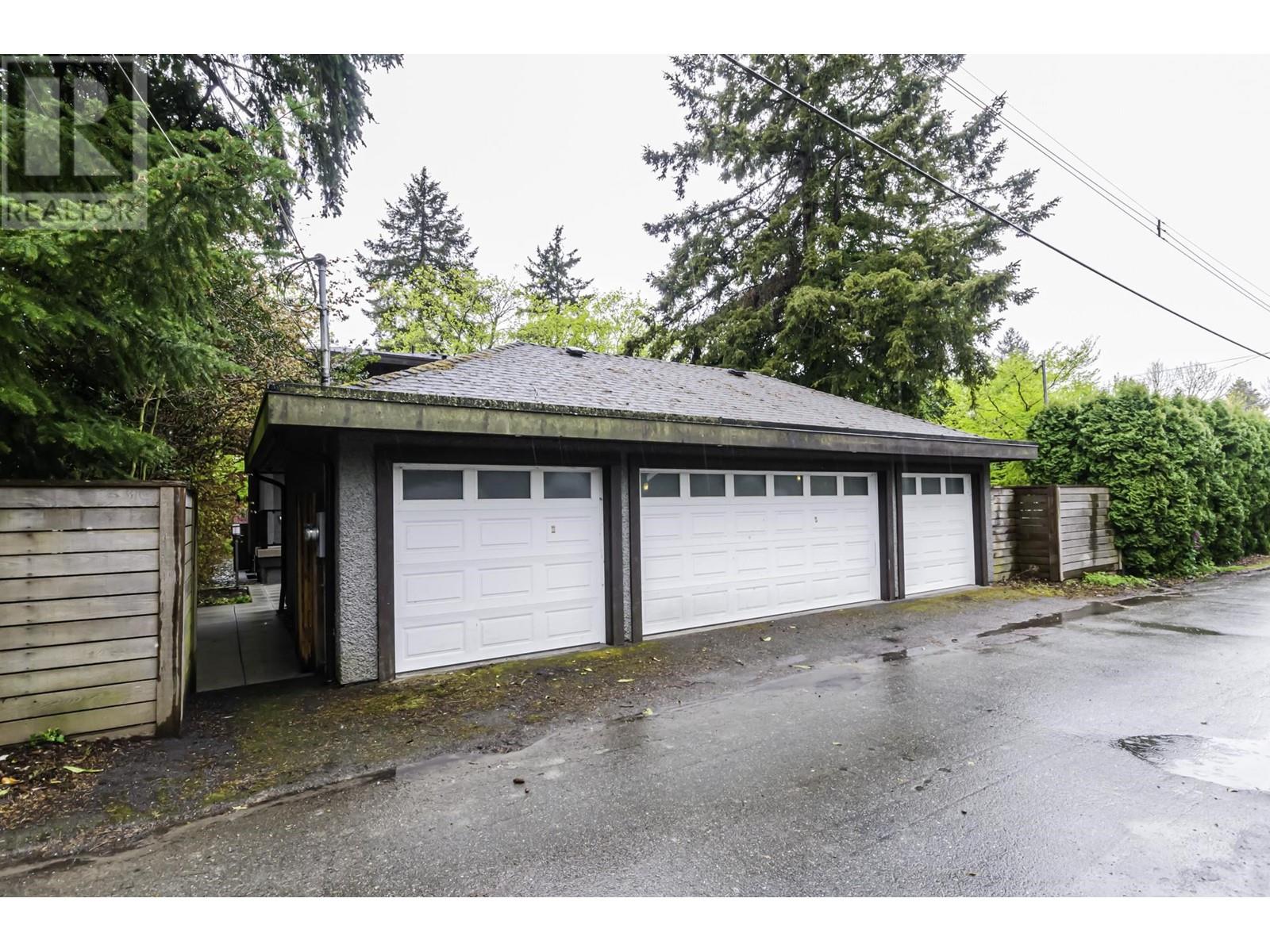 Listing Picture 34 of 38 : 3875 W 36TH AVENUE, Vancouver / 溫哥華 - 魯藝地產 Yvonne Lu Group - MLS Medallion Club Member
