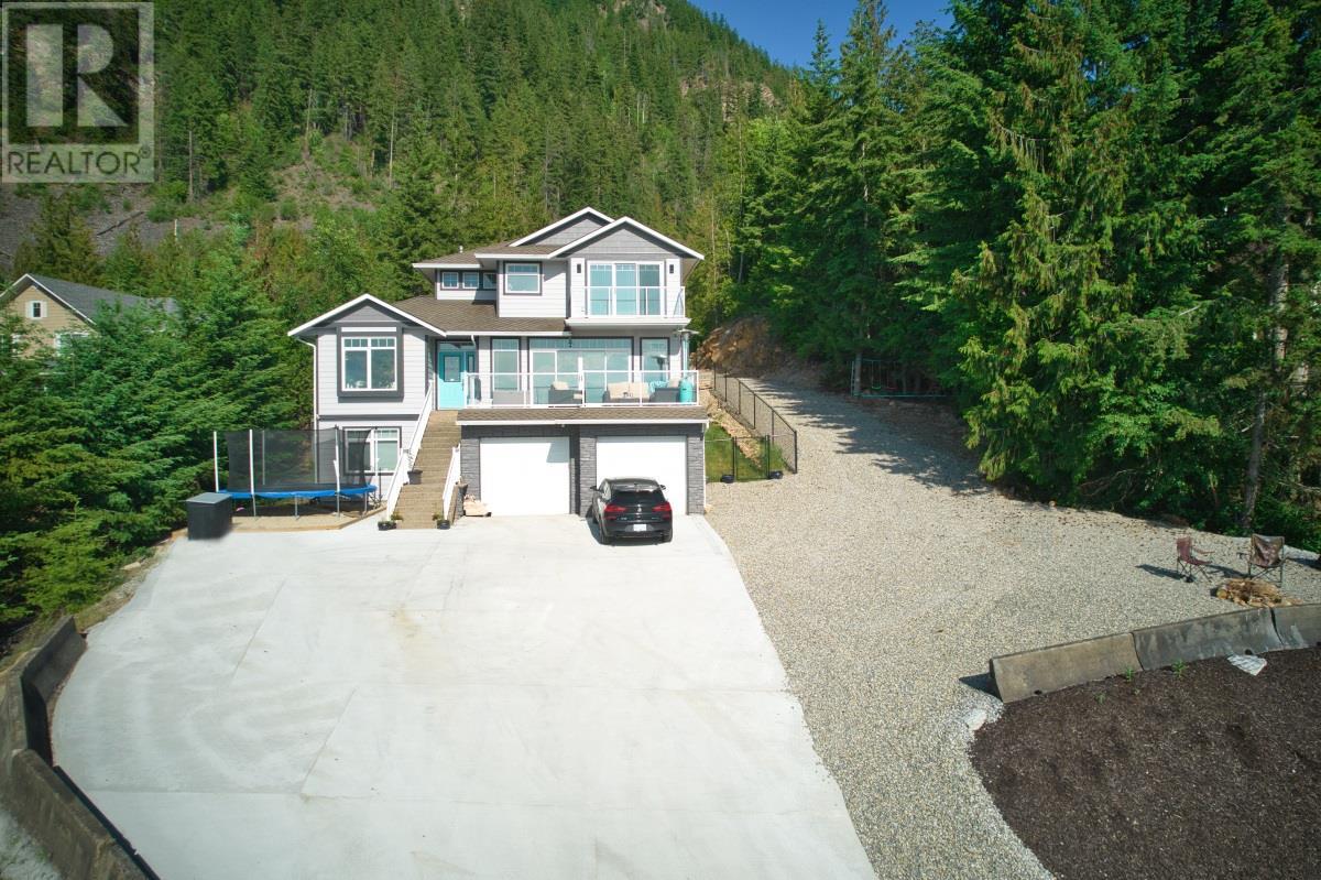 3334 Roncastle Road, Blind Bay, British Columbia  V0E 1H1 - Photo 2 - 10311574