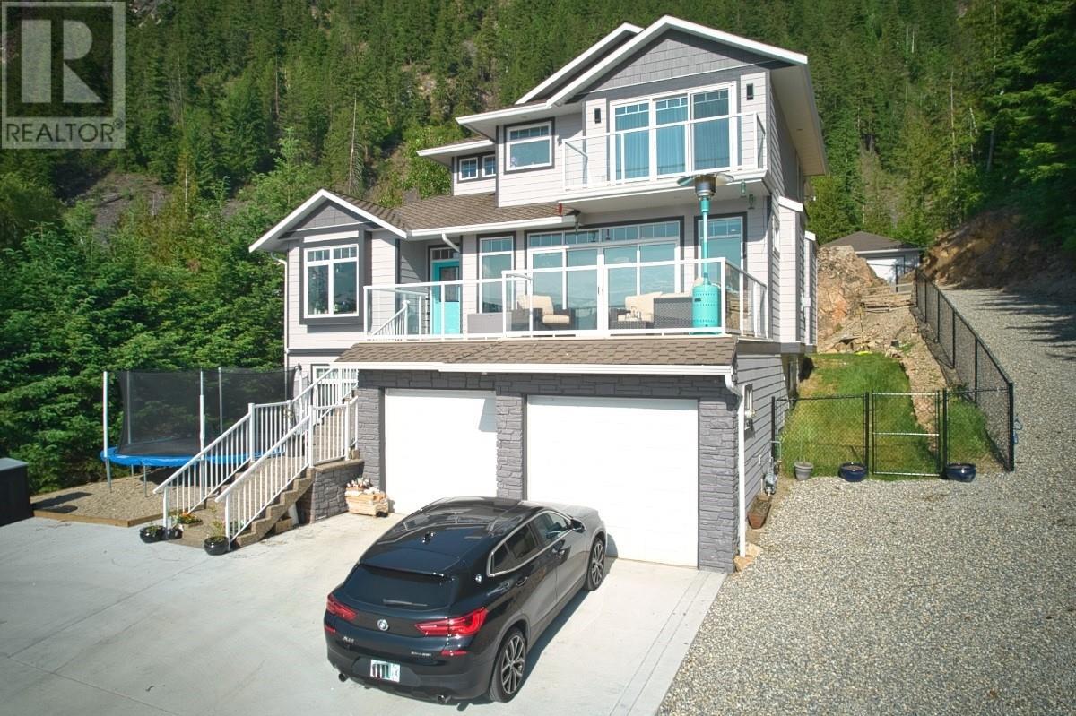 3334 Roncastle Road, Blind Bay, British Columbia  V0E 1H1 - Photo 5 - 10311574