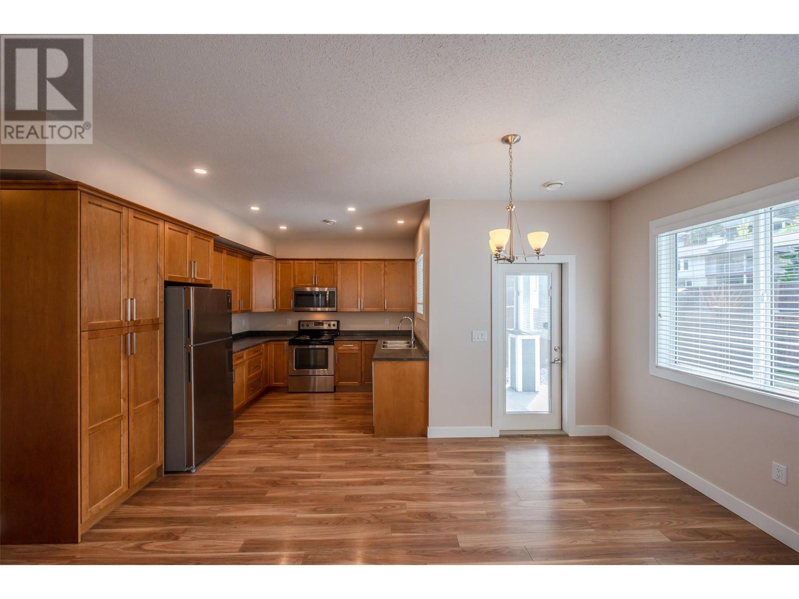 9457 Alder Street, Summerland, British Columbia  V0H 1Z2 - Photo 6 - 10312850