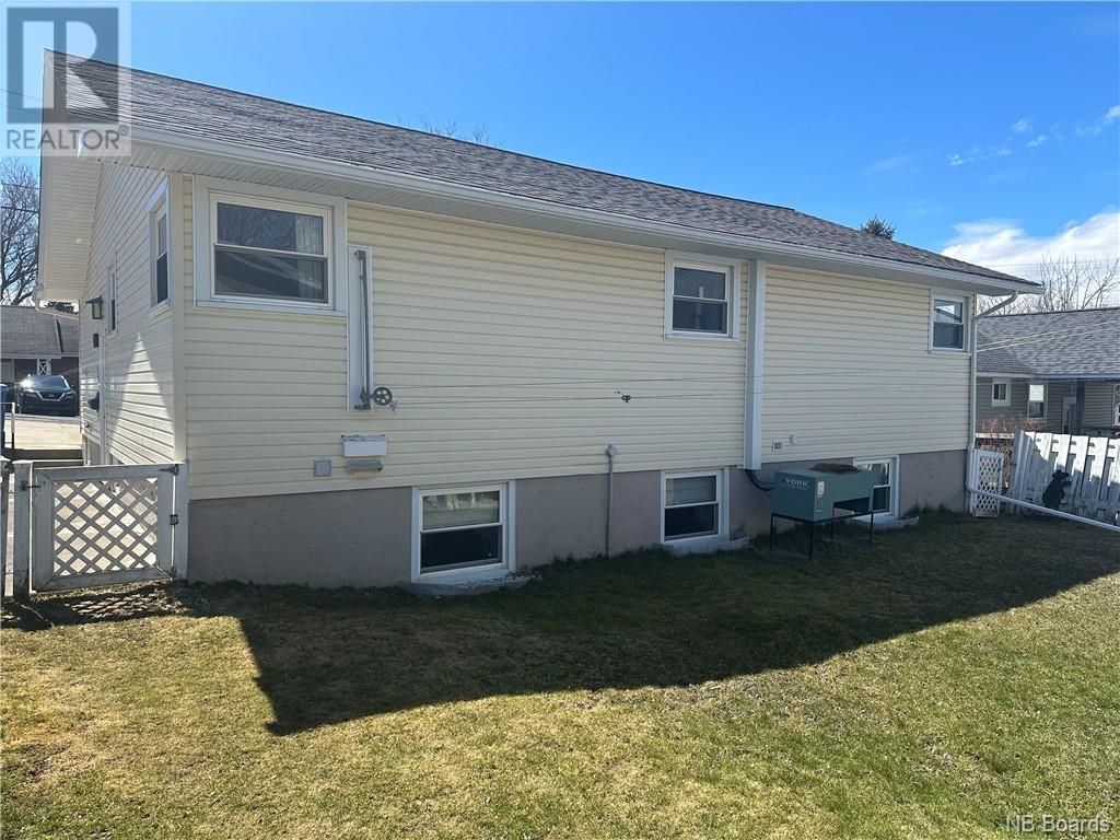 155 York Street, Bathurst, New Brunswick  E2A 1G7 - Photo 3 - NB098729