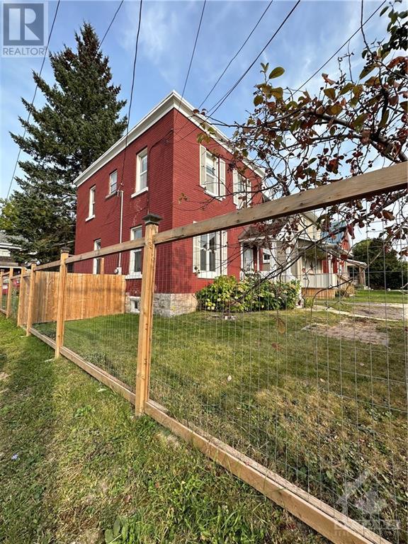 77 Argyle Street N, Renfrew, Ontario  K7V 1S7 - Photo 3 - 1389952