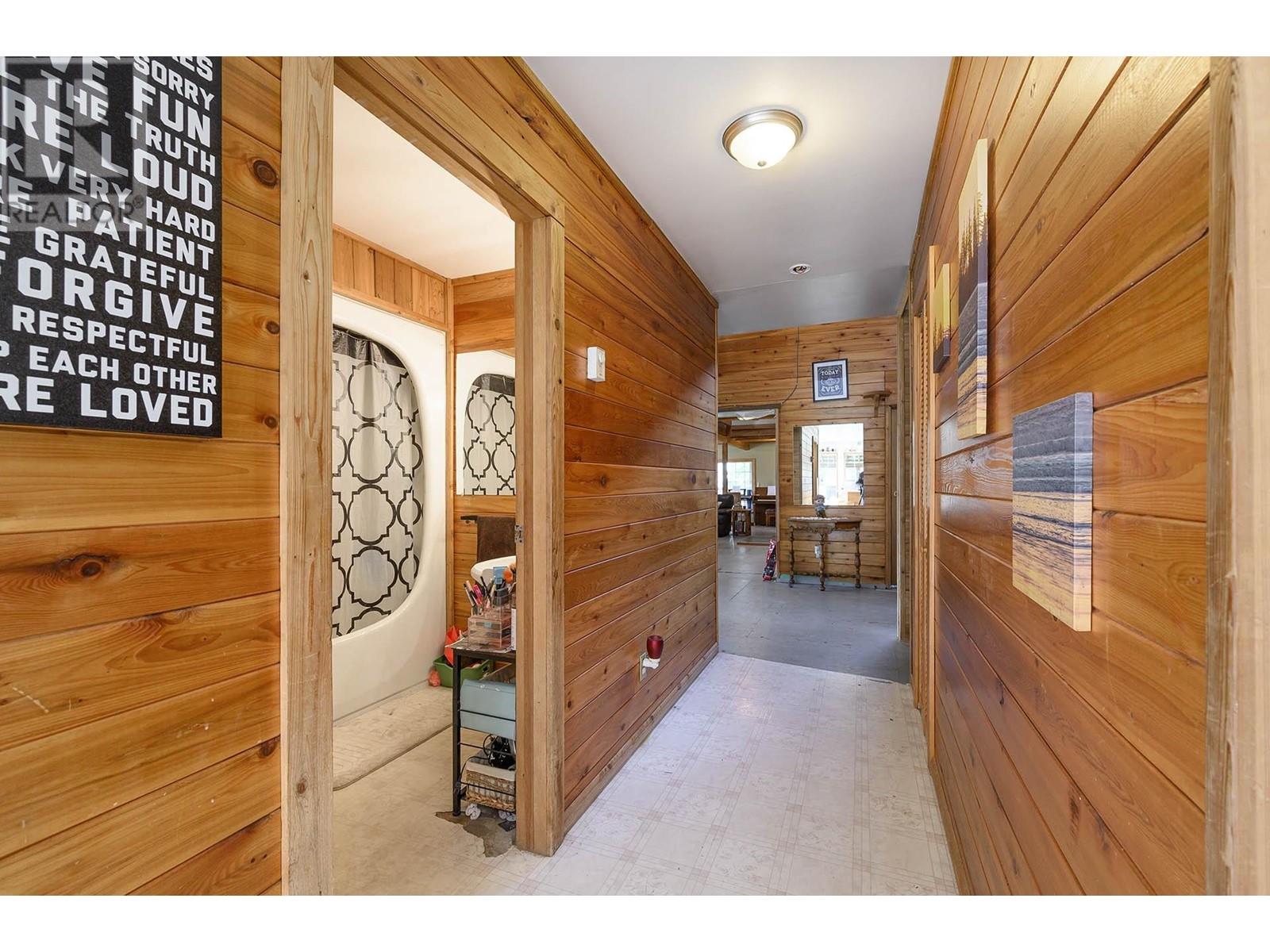 956 Barber Rd, Clearwater, British Columbia  V0E 1N1 - Photo 21 - 178209