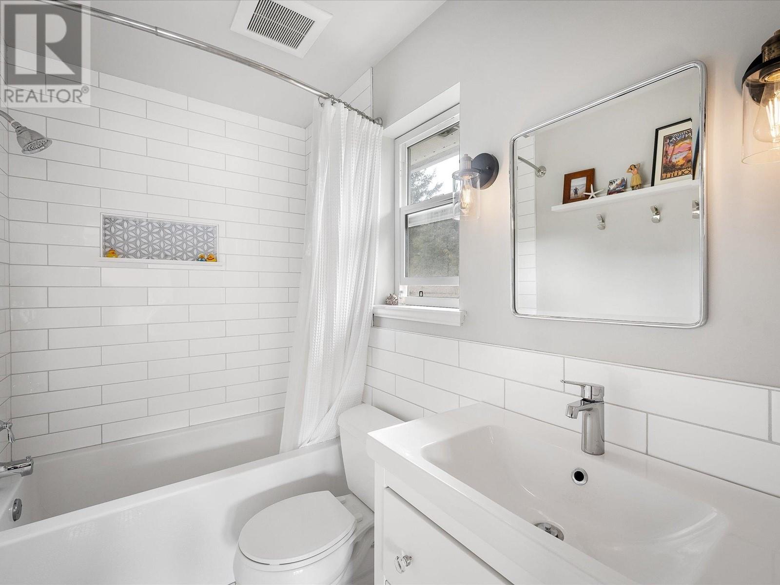 7392 Larch Street, Pemberton, British Columbia  V0N 2L0 - Photo 11 - R2878390