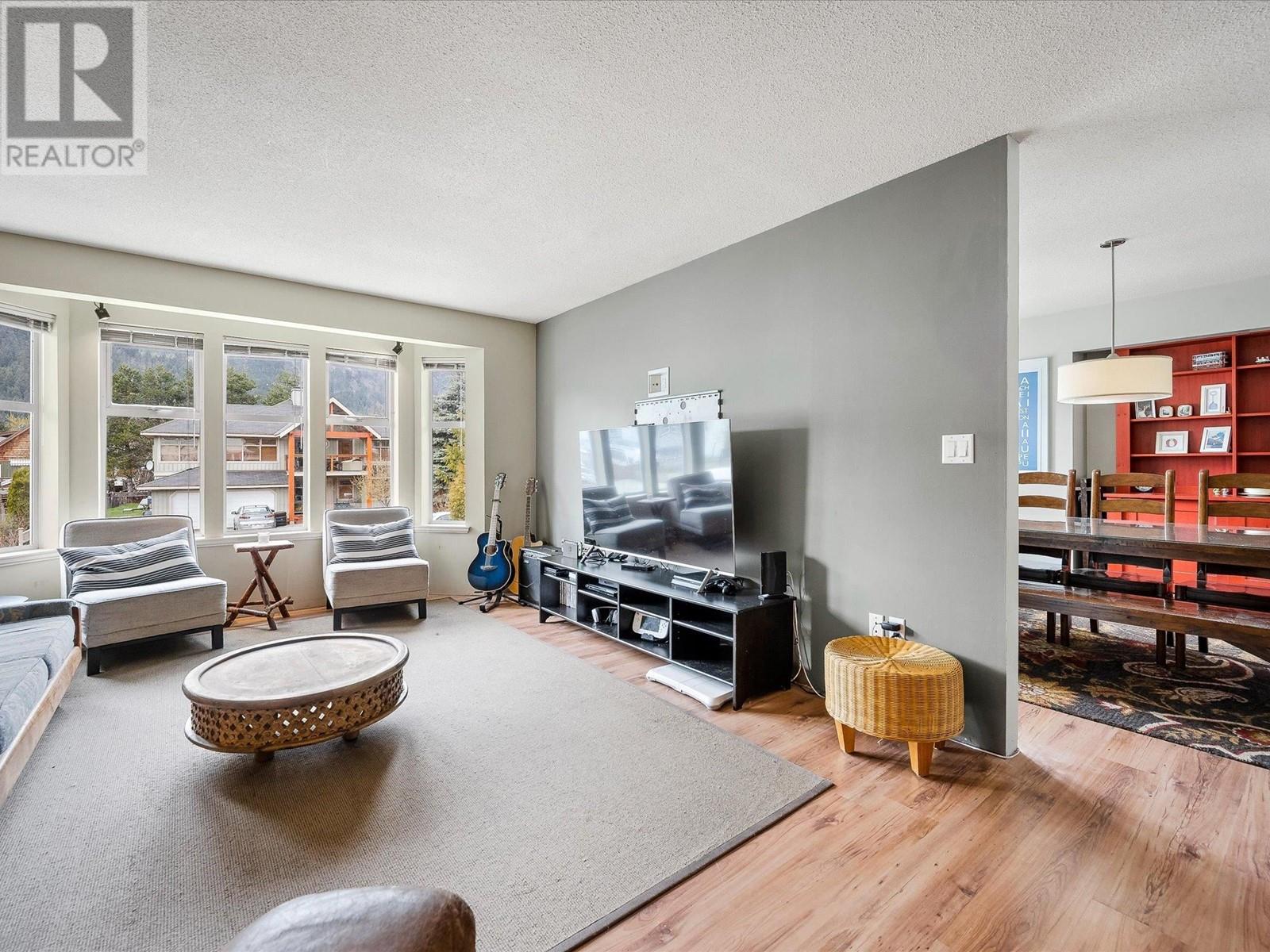 7392 Larch Street, Pemberton, British Columbia  V0N 2L0 - Photo 14 - R2878390