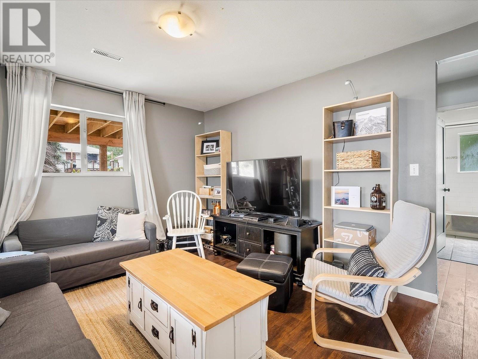 7392 Larch Street, Pemberton, British Columbia  V0N 2L0 - Photo 19 - R2878390