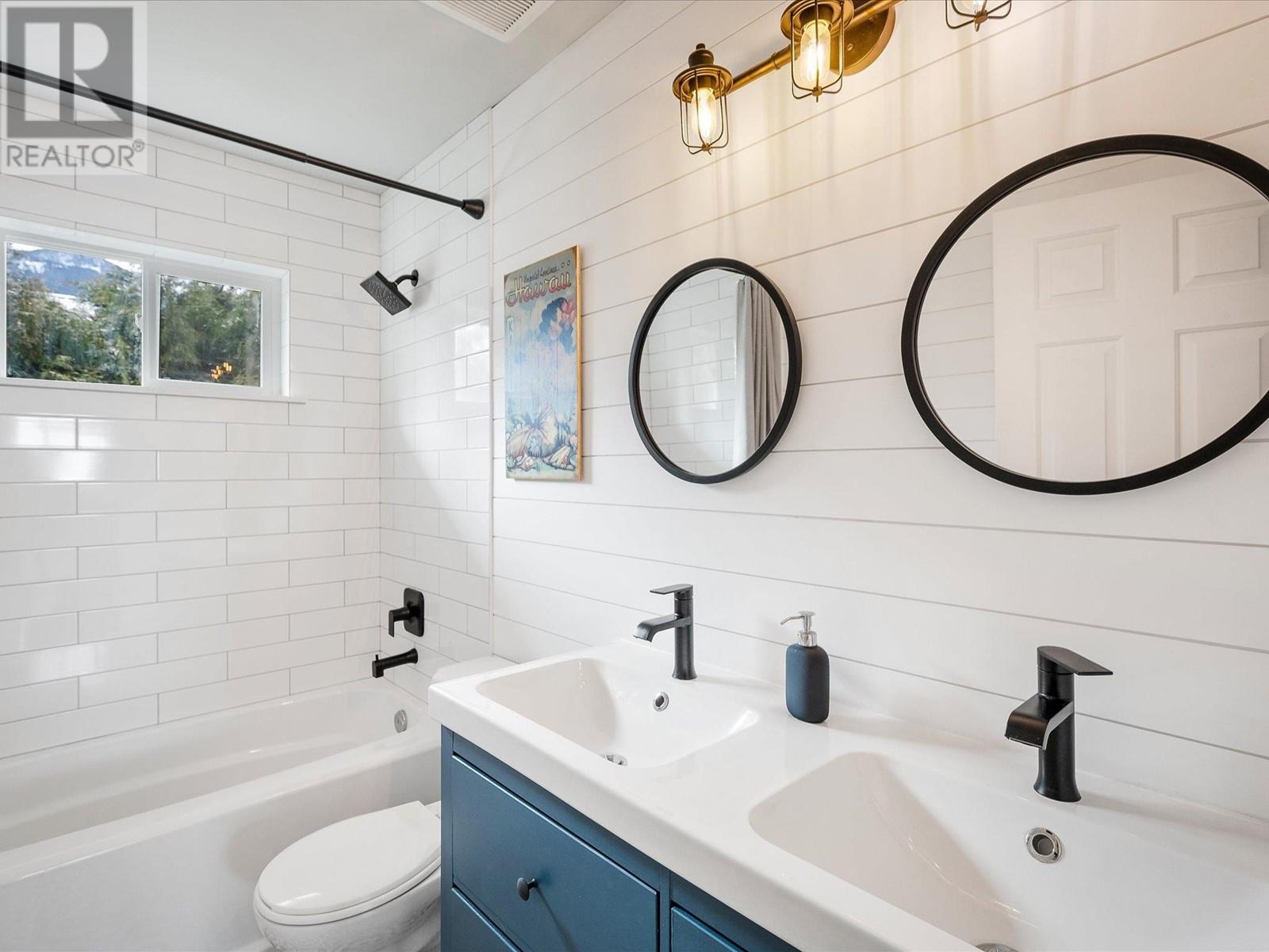 7392 Larch Street, Pemberton, British Columbia  V0N 2L0 - Photo 8 - R2878390