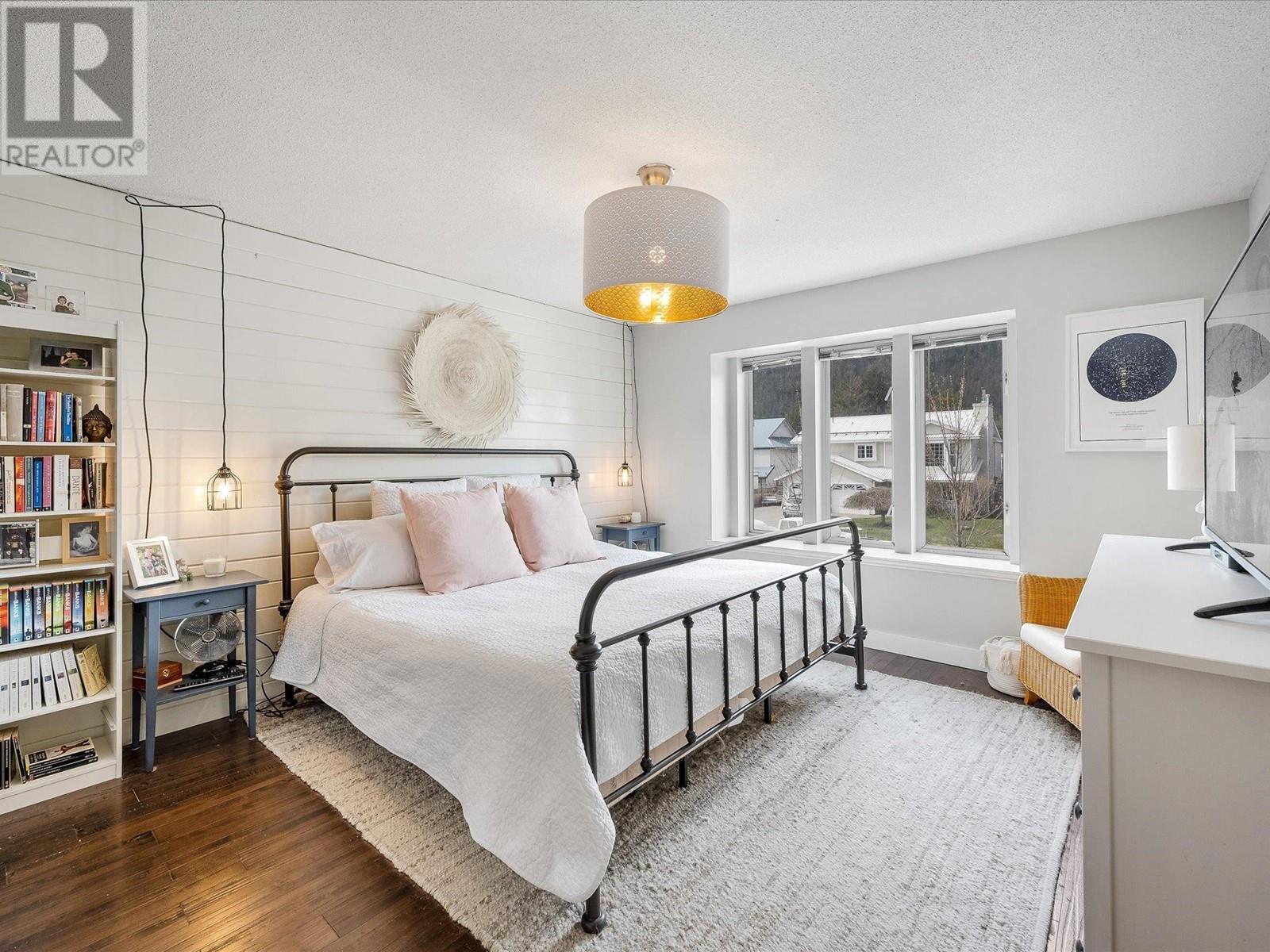 7392 Larch Street, Pemberton, British Columbia  V0N 2L0 - Photo 9 - R2878390