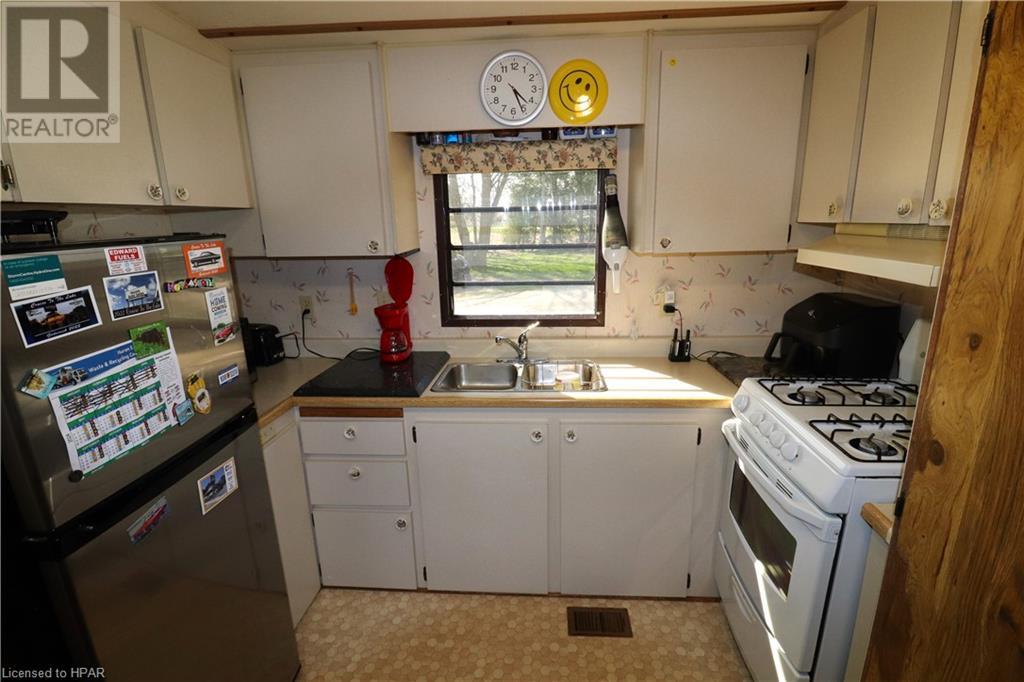 40201 Vanastra Road Unit# 14, Huron East, Ontario  N0M 1L0 - Photo 5 - 40578911