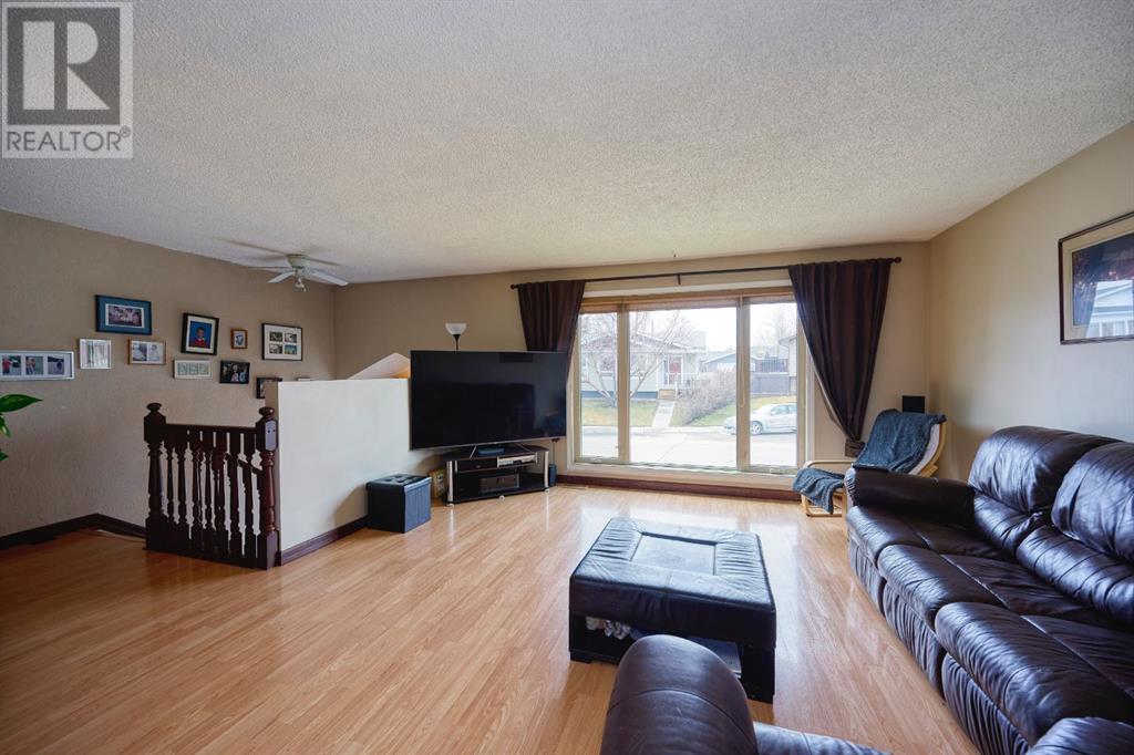 36 Taylor Way Se, Airdrie, Alberta  T4A 1S3 - Photo 3 - A2127850