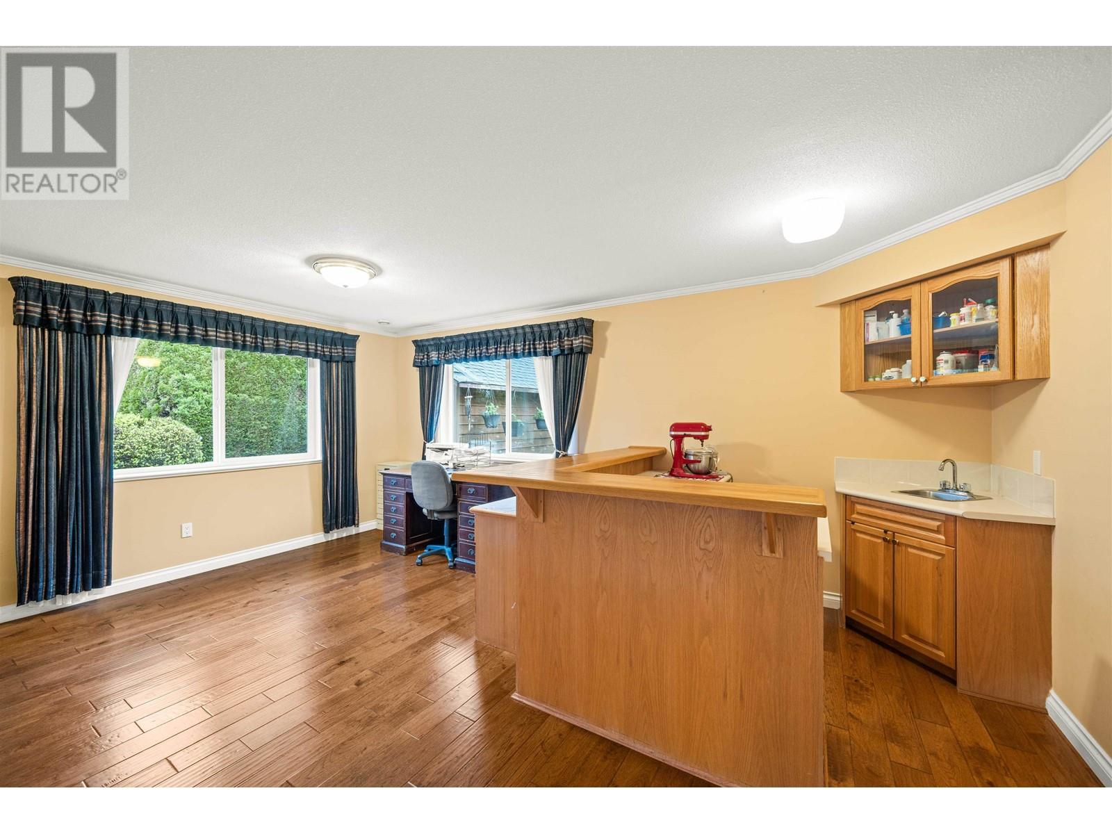 Listing Picture 11 of 37 : 5488 BUCKINGHAM AVENUE, Burnaby / 本拿比 - 魯藝地產 Yvonne Lu Group - MLS Medallion Club Member