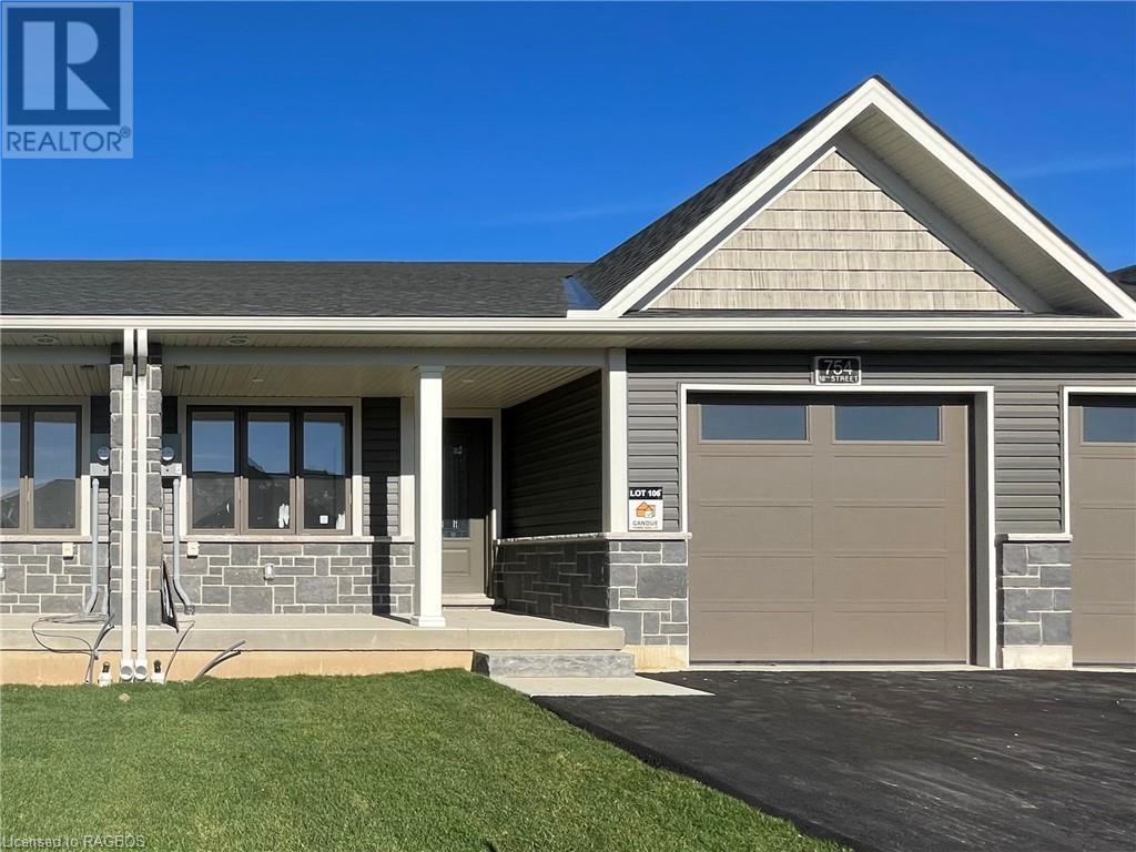 754 18th Street, Hanover, Ontario  N4N 3B8 - Photo 1 - 40572693