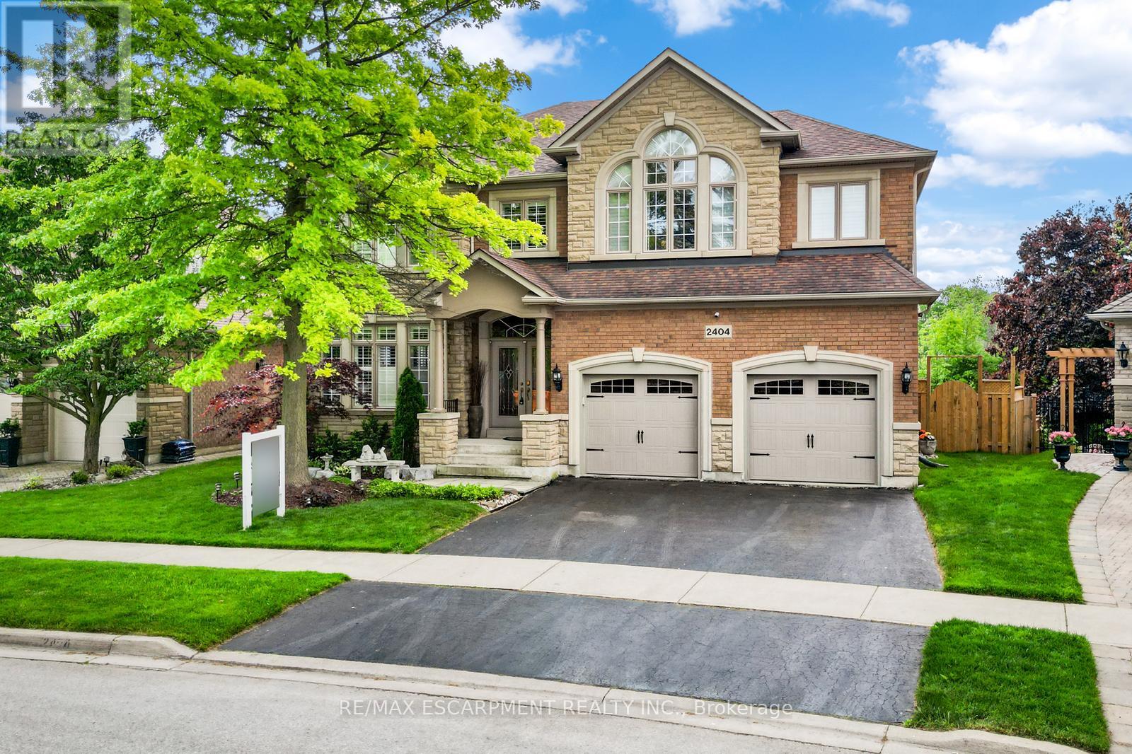 2404 Valley Forest Way, Oakville, Ontario  L6H 6W9 - Photo 1 - W8303216