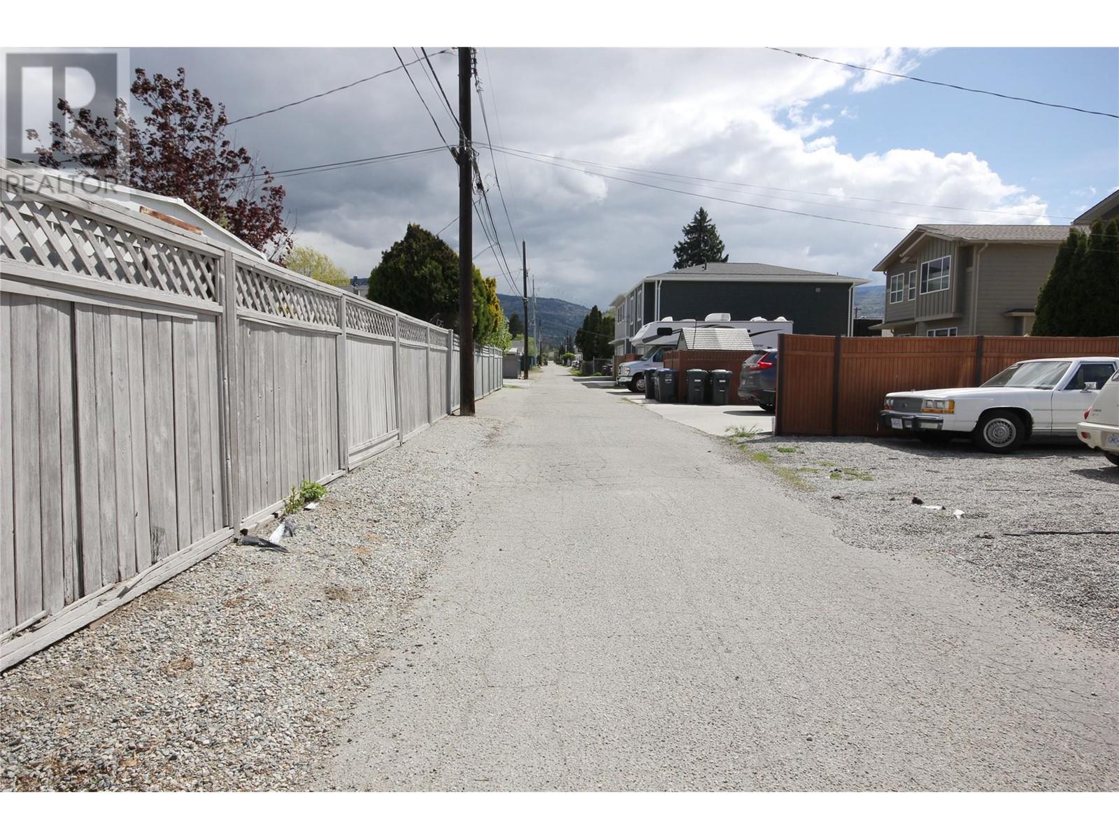 402 Conklin Avenue, Penticton, British Columbia  V2A 2T4 - Photo 17 - 10311774