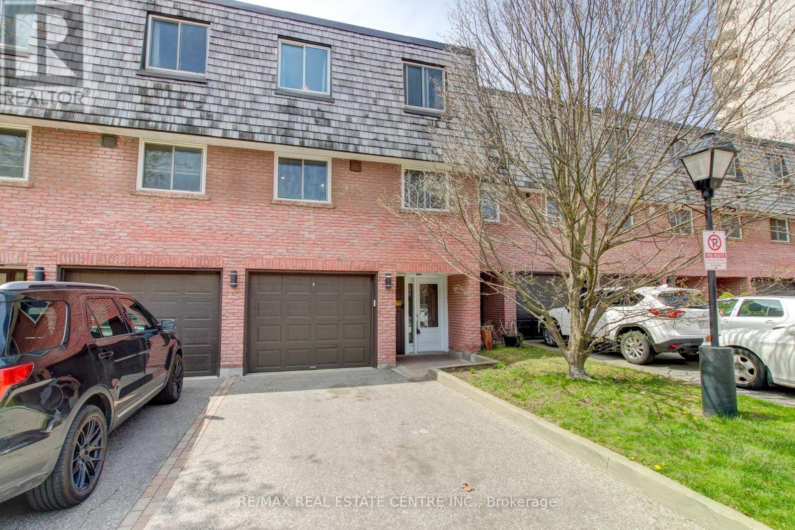 #4 -2145 Sherobee Rd, Mississauga, Ontario  L5A 3G8 - Photo 1 - W8300666