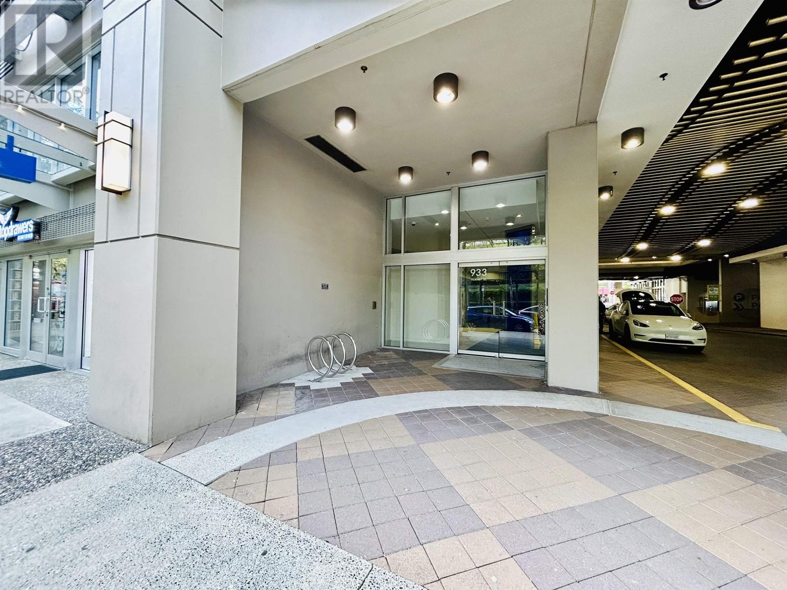 Listing Picture 3 of 14 : 301 933 HORNBY STREET, Vancouver / 溫哥華 - 魯藝地產 Yvonne Lu Group - MLS Medallion Club Member