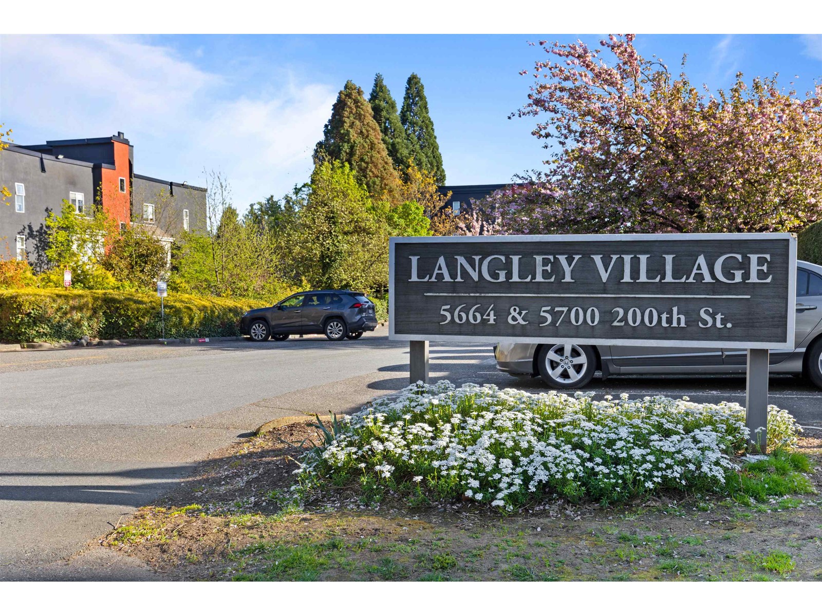 307 5664 200 Street, Langley, British Columbia  V3A 1M8 - Photo 2 - R2878923