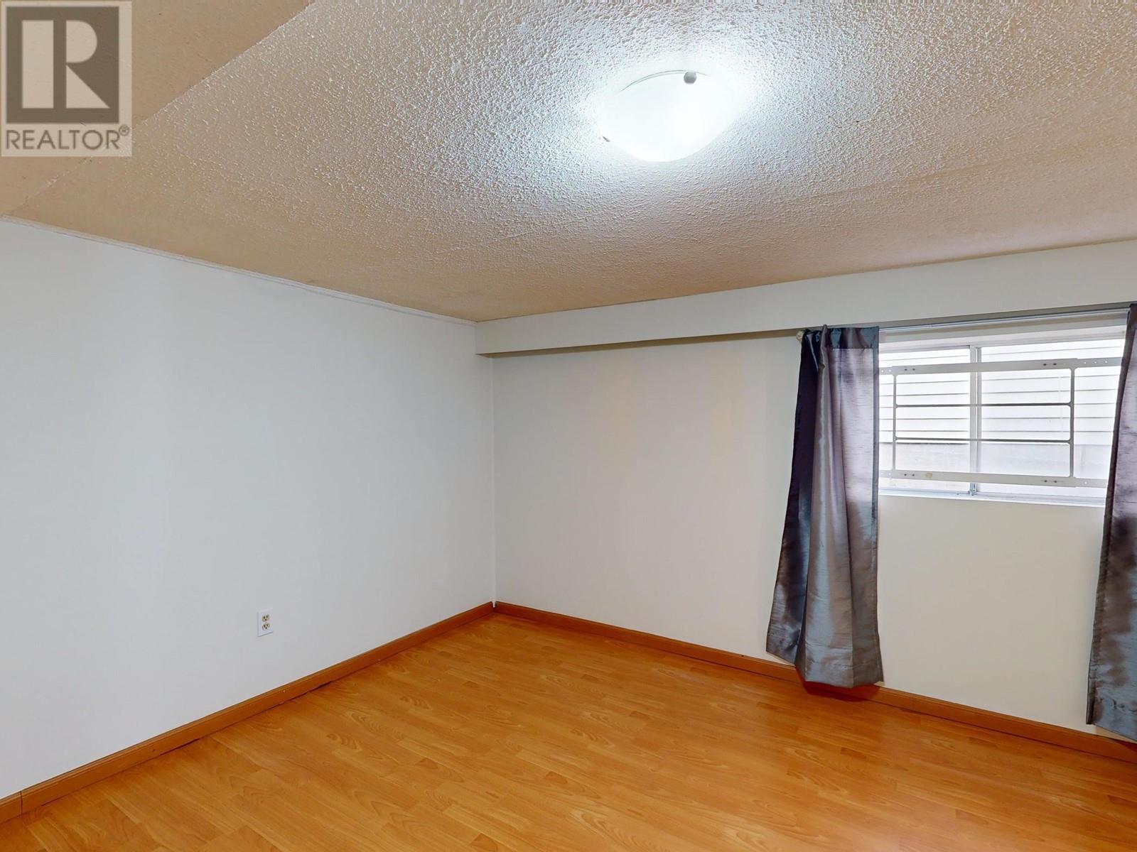 Listing Picture 22 of 35 : 5543 DUNDEE STREET, Vancouver / 溫哥華 - 魯藝地產 Yvonne Lu Group - MLS Medallion Club Member