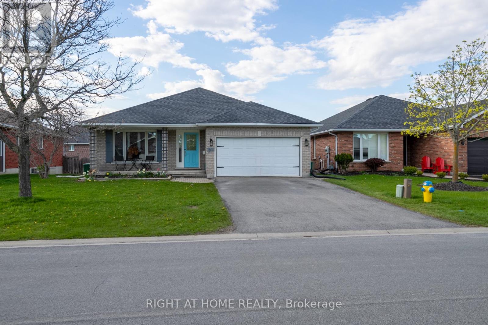 38 HICKORY GRVE, belleville, Ontario
