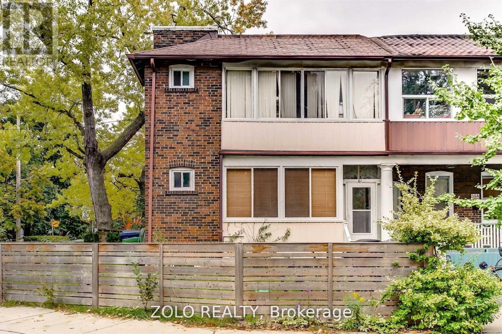 <h3>$1,700<small> Monthly</small></h3><p>#lower -61 Delaware Ave, Toronto, Ontario</p>