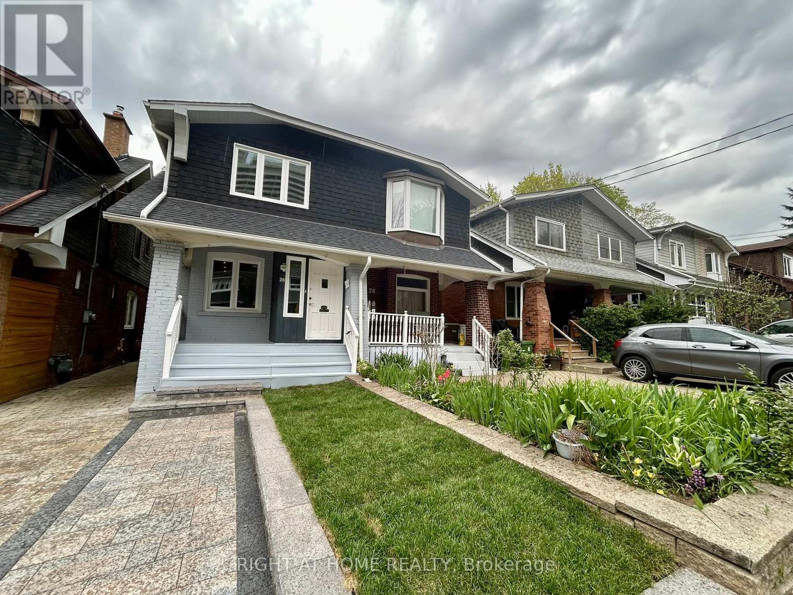 <h3>$4,300<small> Monthly</small></h3><p>26 Henning Ave, Toronto, Ontario</p>