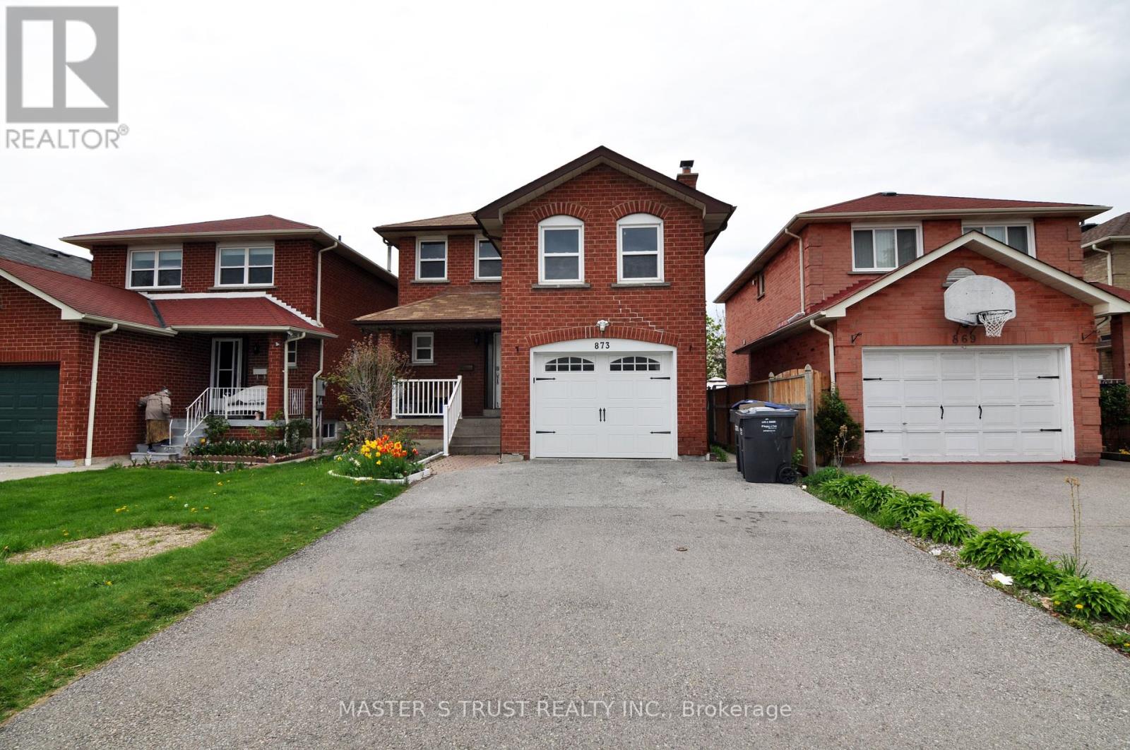 <h3>$2,000<small> Monthly</small></h3><p>#bsmt -873 Apple Gate Crt, Mississauga, Ontario</p>