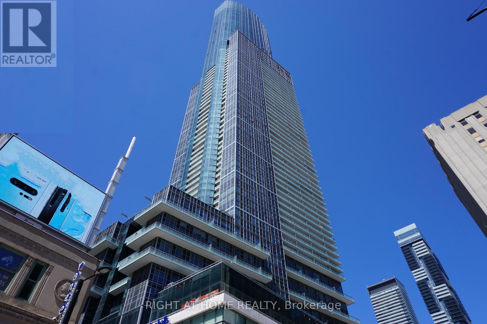 <h3>$4,900<small> Monthly</small></h3><p>#4207 -386 Yonge St, Toronto, Ontario</p>