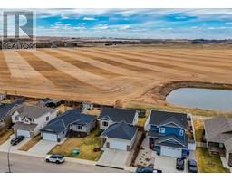 667 West Highland Crescent, Carstairs, Ca