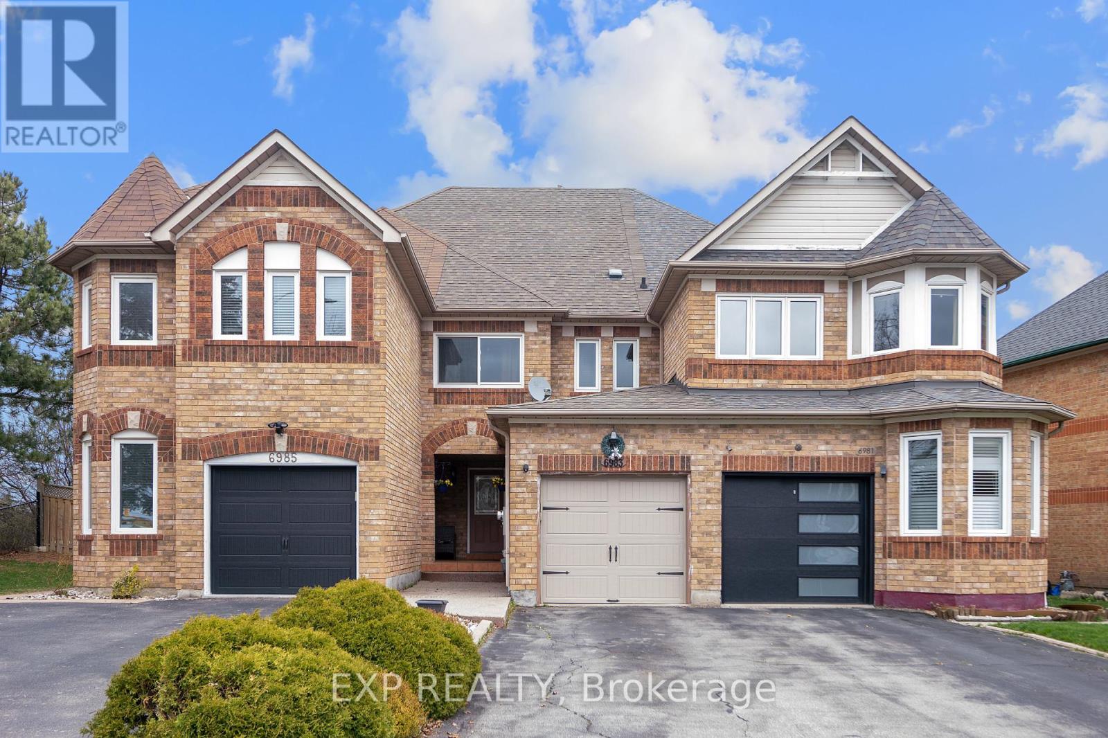 <h3>$899,999</h3><p>6983 Dunnview Crt S, Mississauga, Ontario</p>