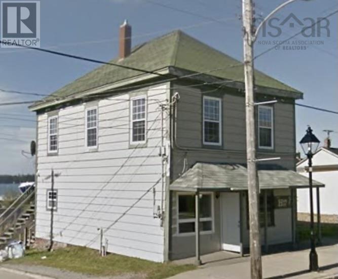 194-196 Main Street, Yarmouth, Nova Scotia  B5A 1C7 - Photo 2 - 202409354
