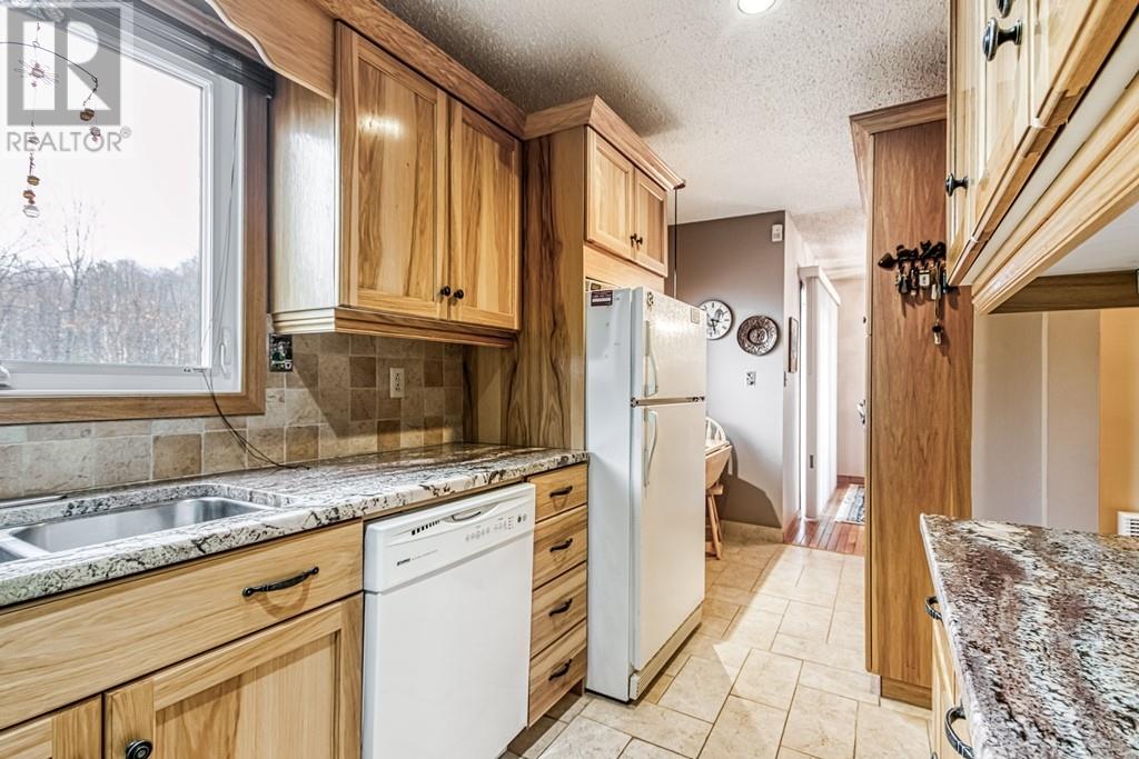 16 Hillview Drive, Lively, Ontario  P3Y 1H4 - Photo 3 - 2116466