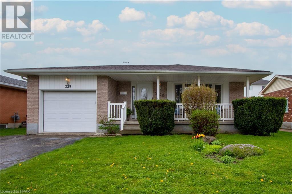 229 Devon Street, Stratford, Ontario  N5A 3A1 - Photo 2 - 40578453