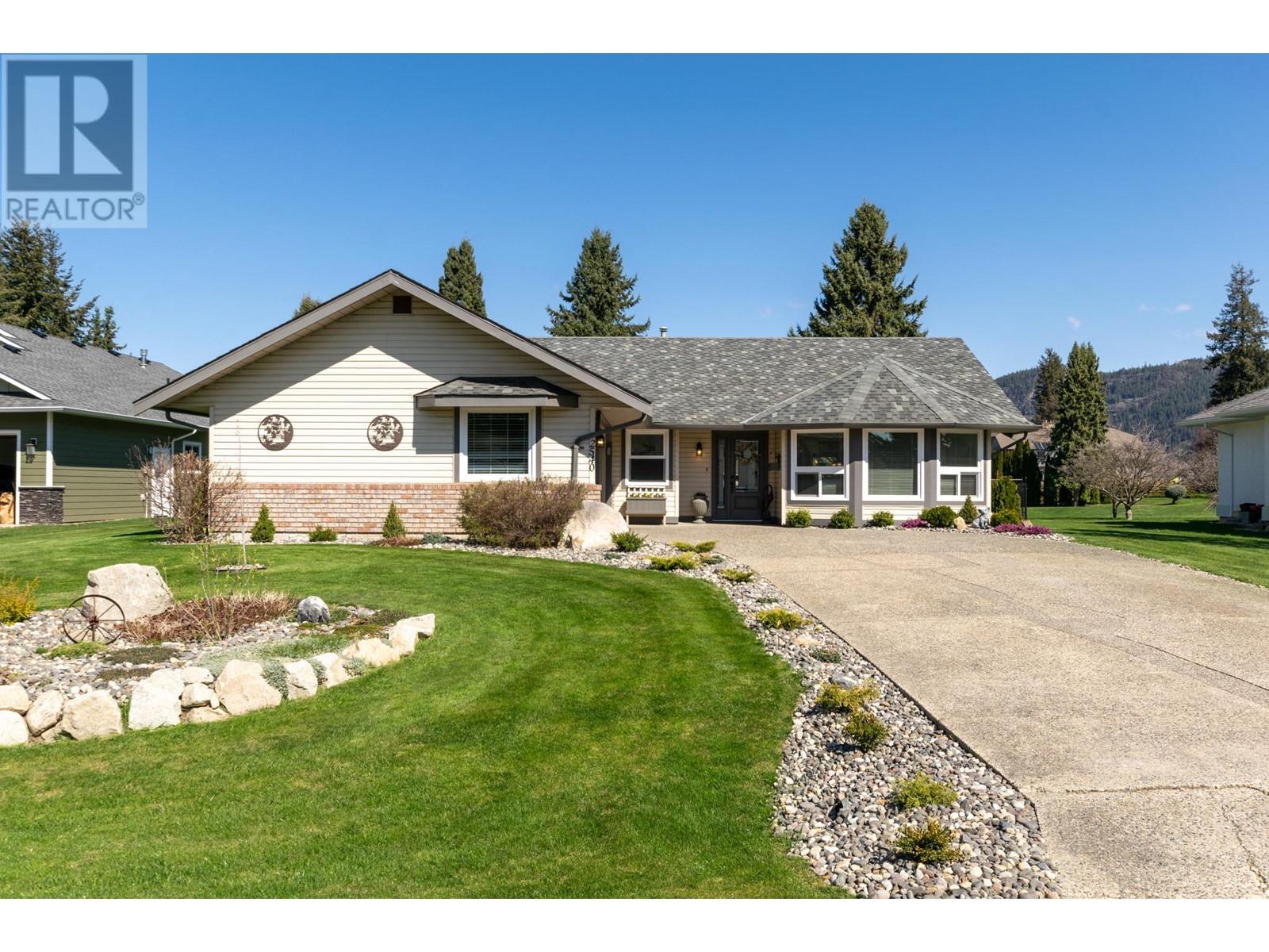 2540 Golf View Crescent Blind Bay