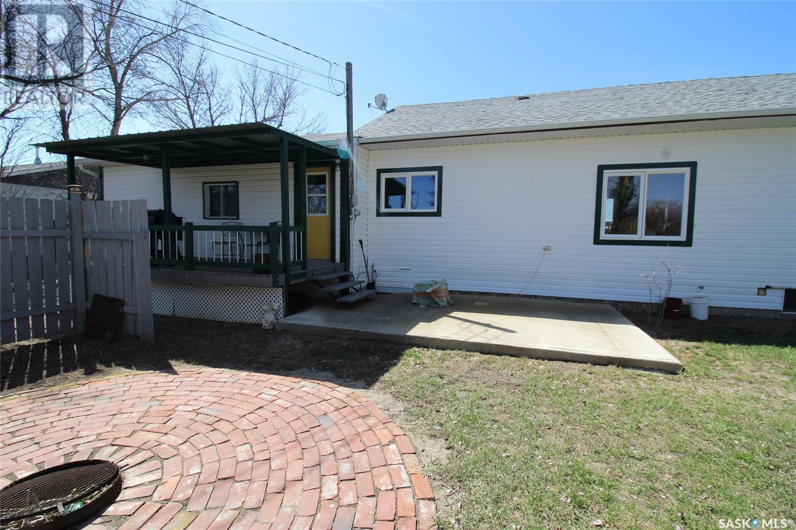 112 1st Street E, Climax, Saskatchewan  S0N 0N0 - Photo 36 - SK968265