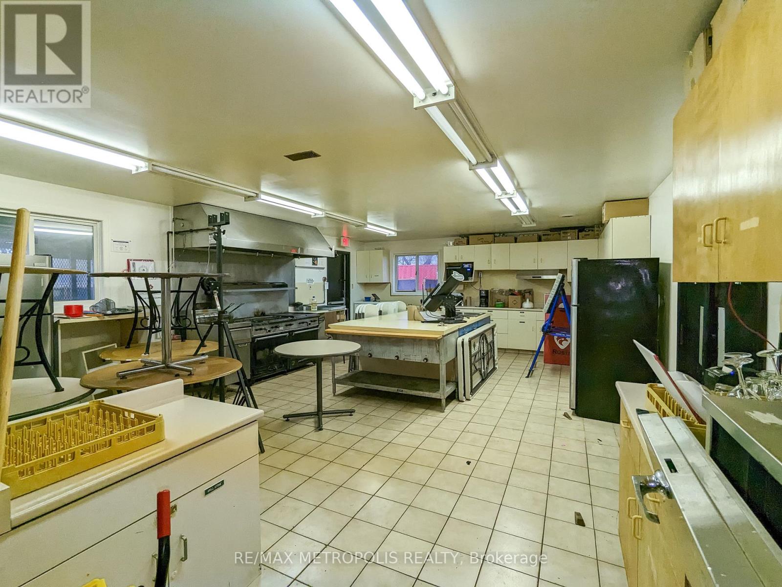 2505 London Line, Sarnia, Ontario  N7T 7H2 - Photo 19 - X8309610