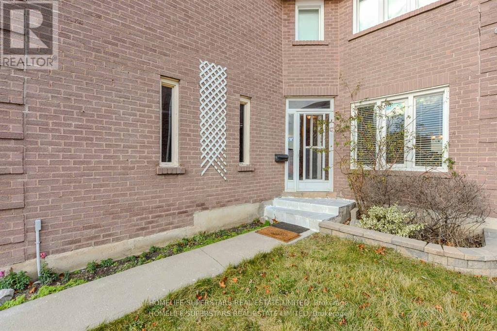 416 Winfield Terrace, Mississauga, Ontario  L5R 1P2 - Photo 3 - W8311126