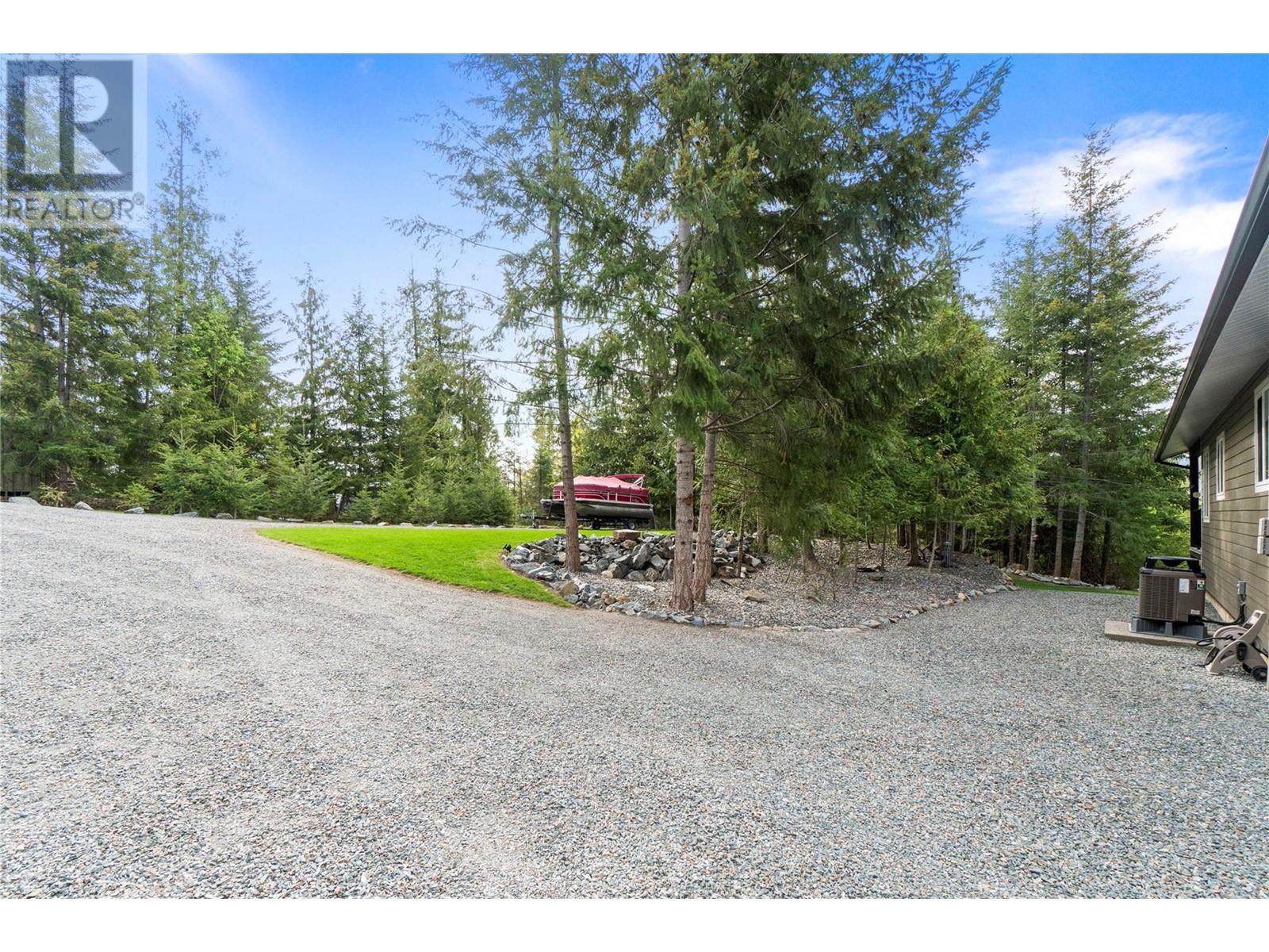 7430 Stampede Trail, Anglemont, British Columbia  V0E 1M8 - Photo 86 - 10313140