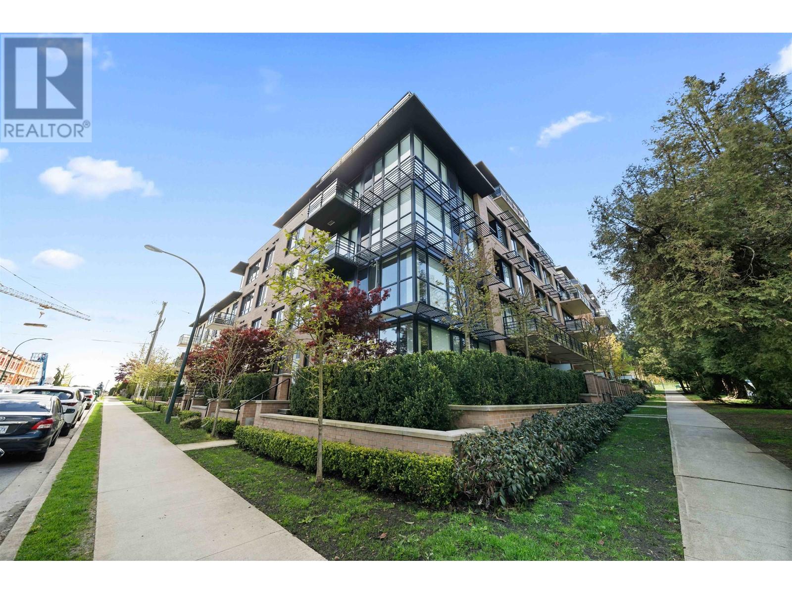 Listing Picture 2 of 23 : 488 W 28TH AVENUE, Vancouver / 溫哥華 - 魯藝地產 Yvonne Lu Group - MLS Medallion Club Member