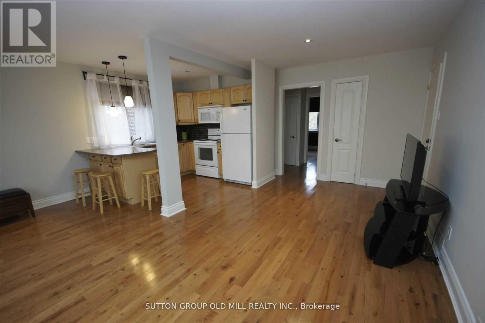 112 Stephen Drive, Toronto (Stonegate-Queensway), Ontario  M8Y 3N3 - Photo 11 - W8311880