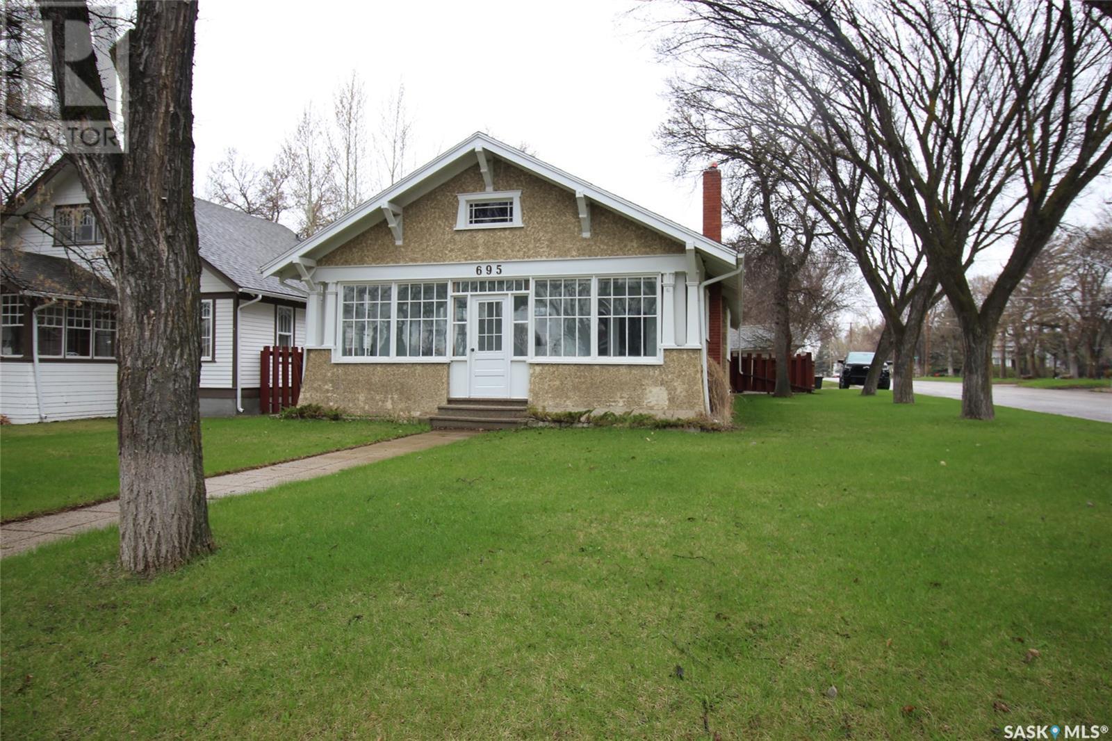 695 3rd Street E, Shaunavon, Saskatchewan  S0N 2M0 - Photo 46 - SK949037