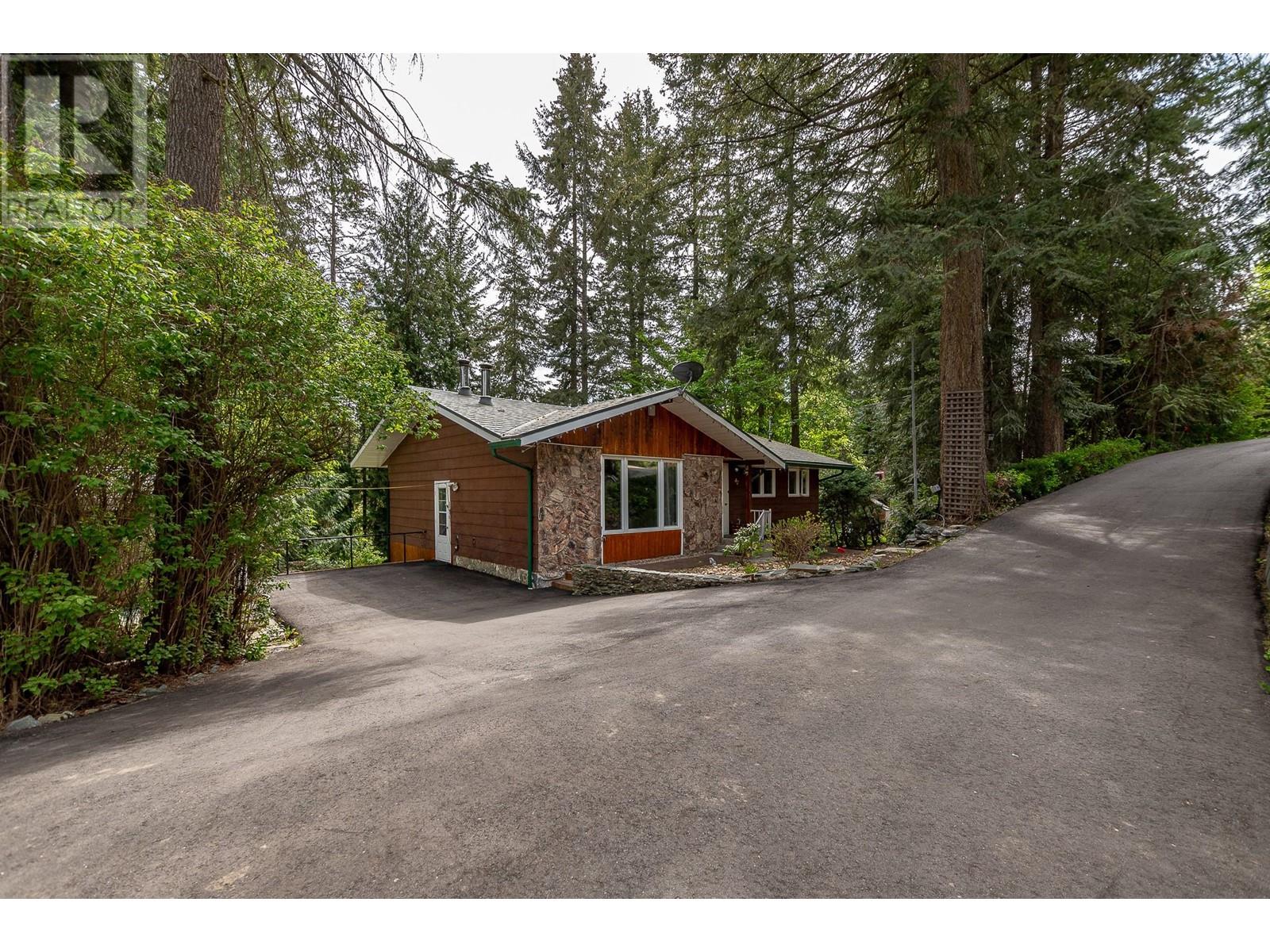 2710 Tranquil Place, Blind Bay, British Columbia  V0E 1H0 - Photo 3 - 10311554